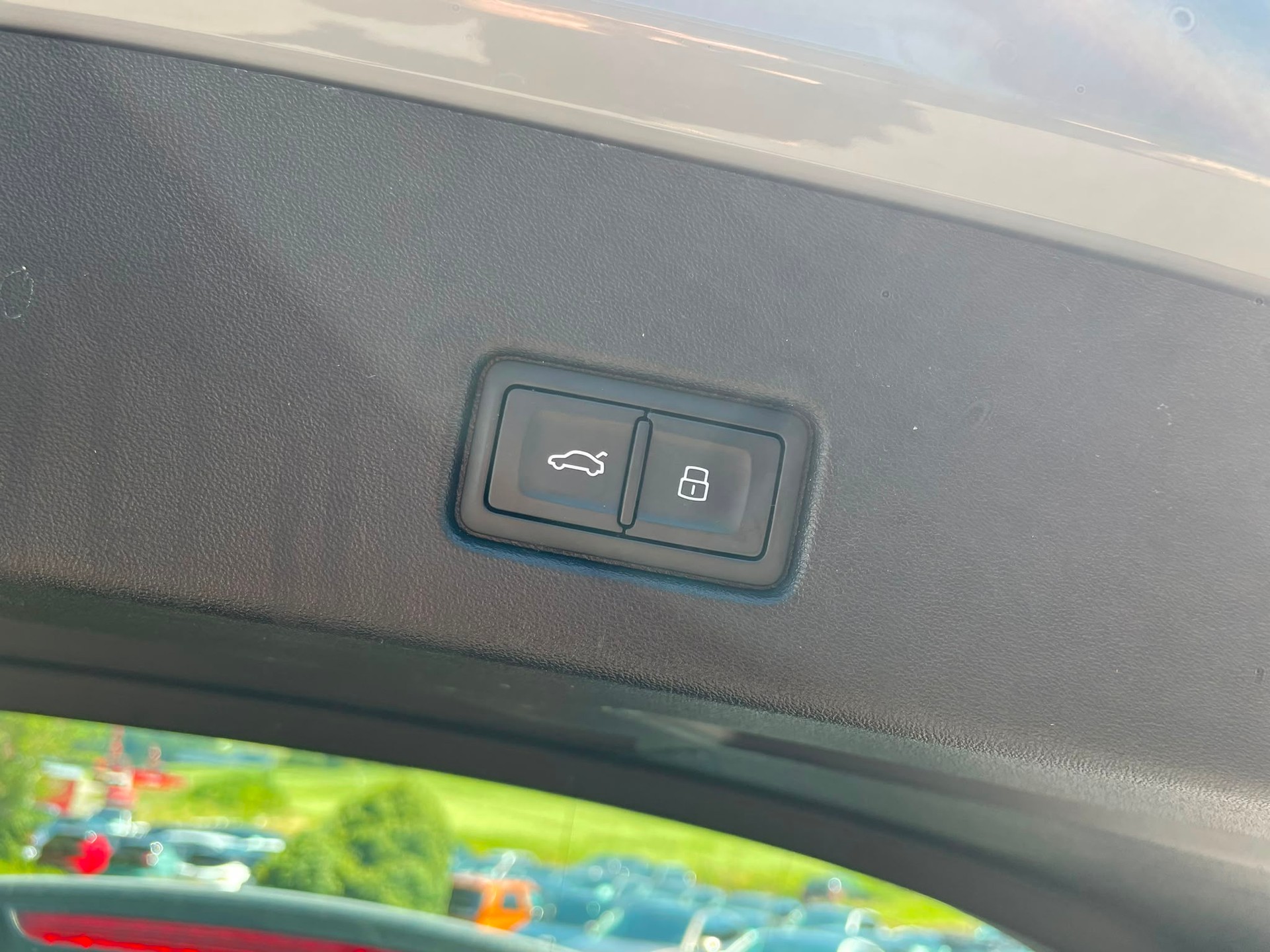 AUDI Q4 e-tron 50 quattro-image-15