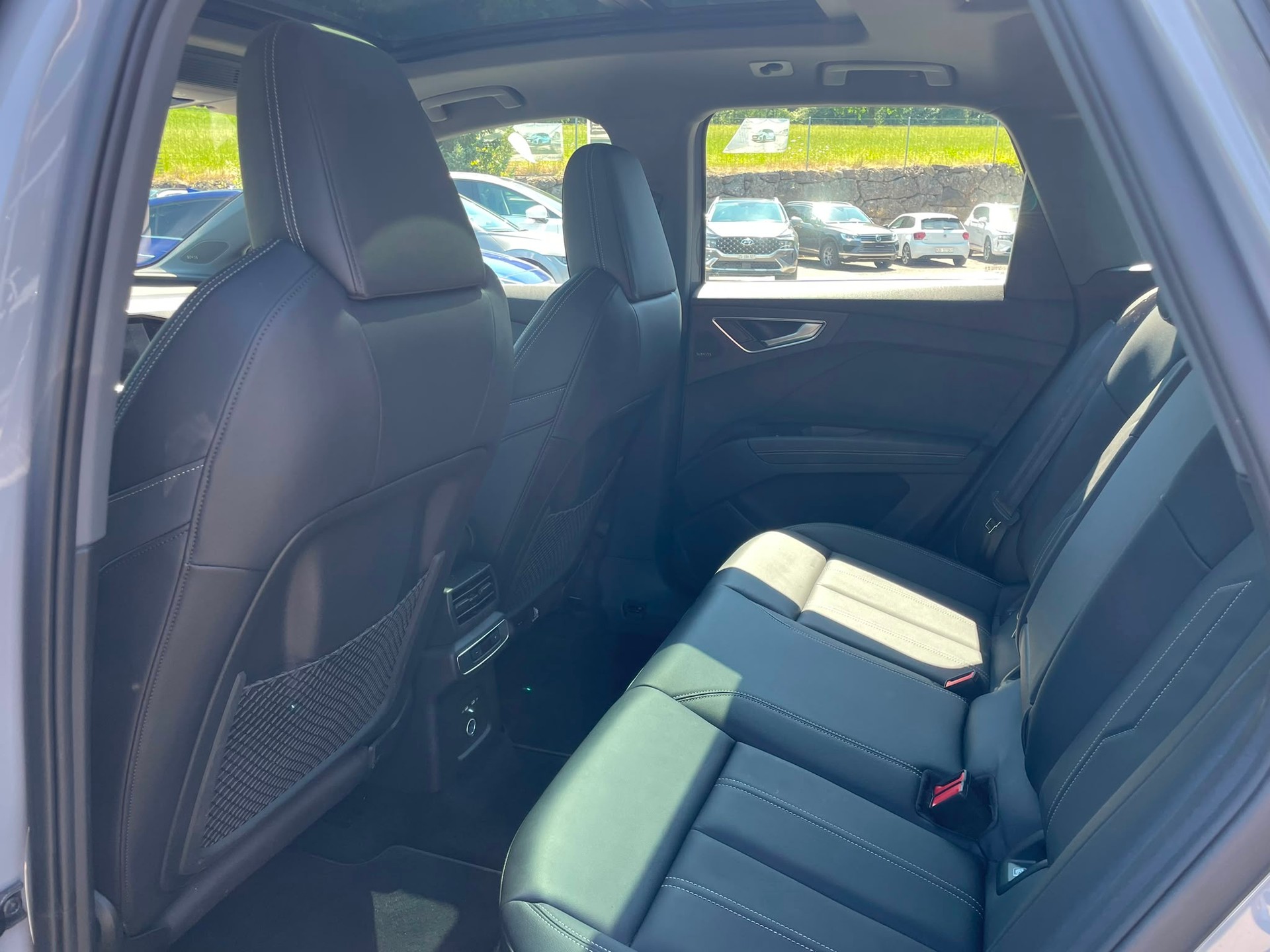 AUDI Q4 e-tron 50 quattro-image-12
