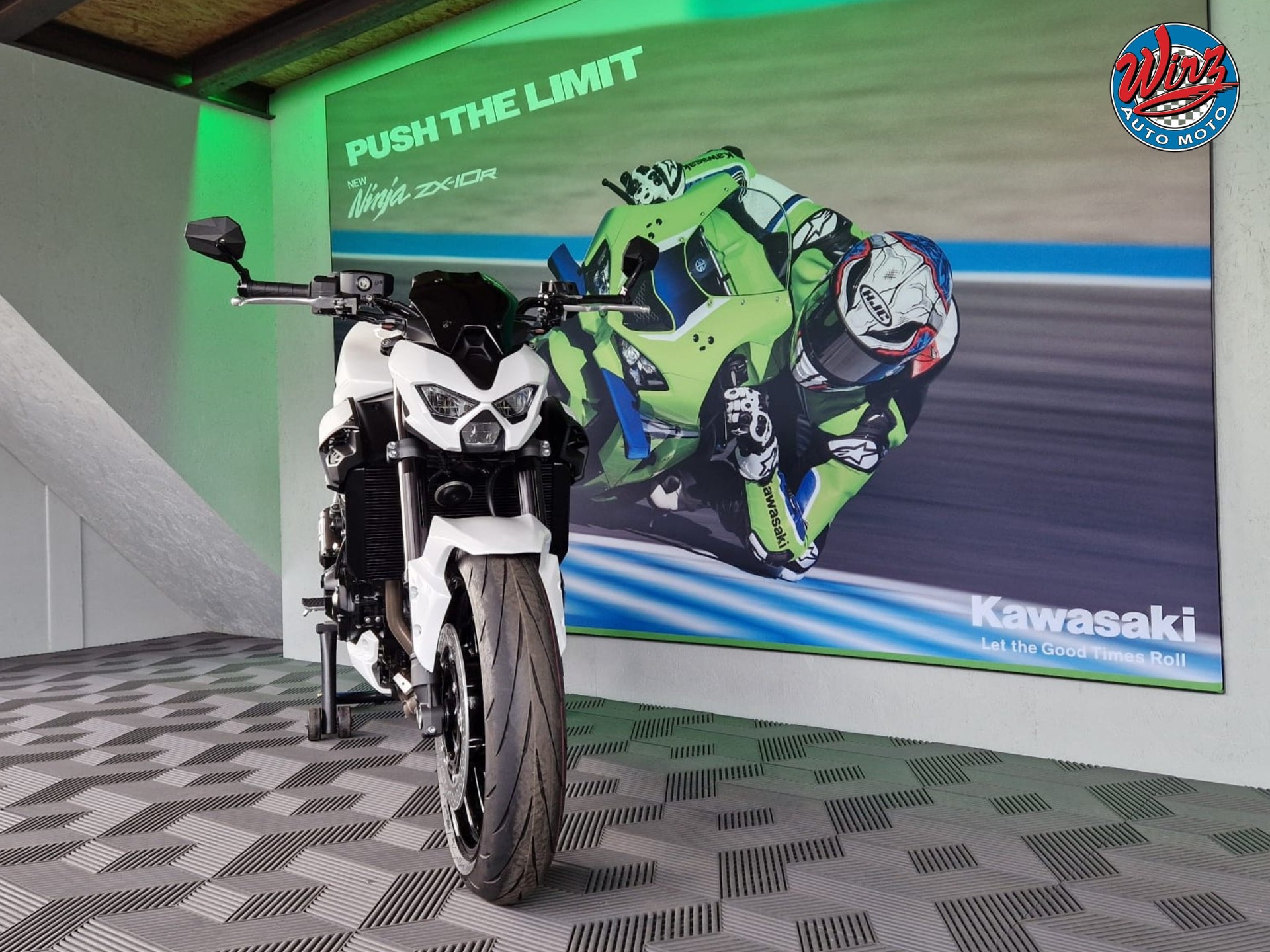 KAWASAKI Z 900 (35kW) **White Edition an Lager**-image-4