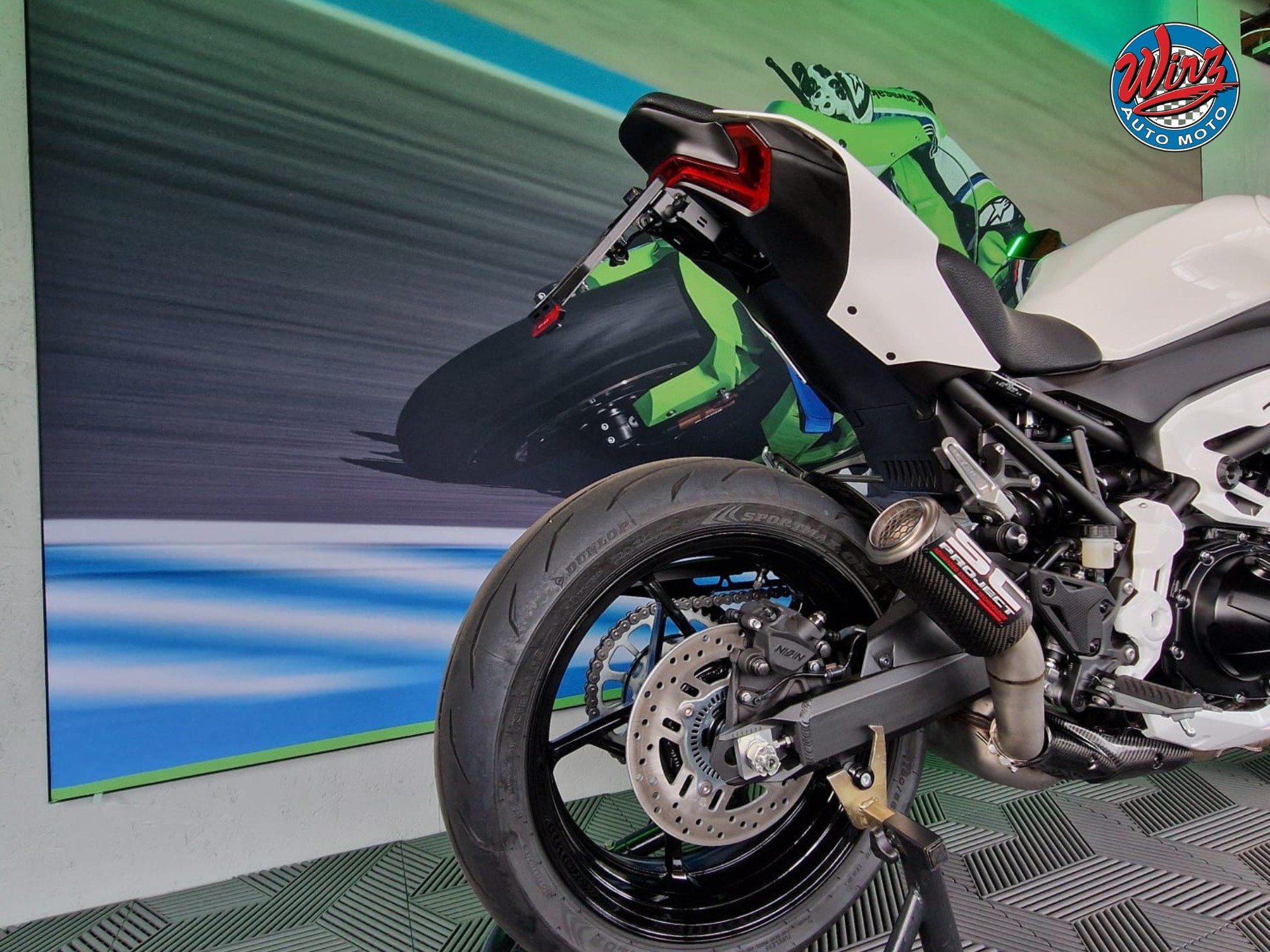 KAWASAKI Z 900 (35kW) **White Edition an Lager**-image-5