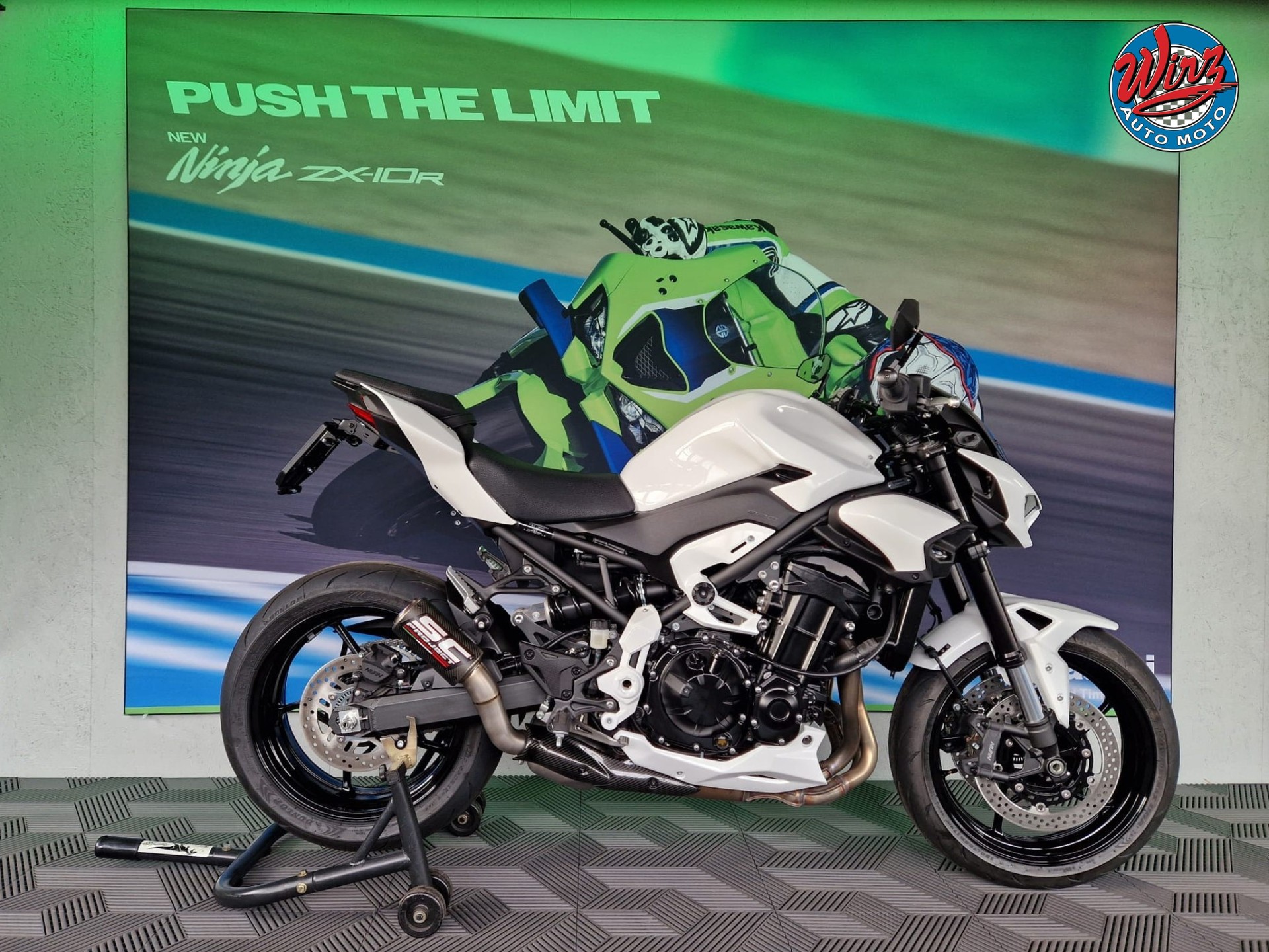 KAWASAKI Z 900 (35kW) **White Edition an Lager**-image-1