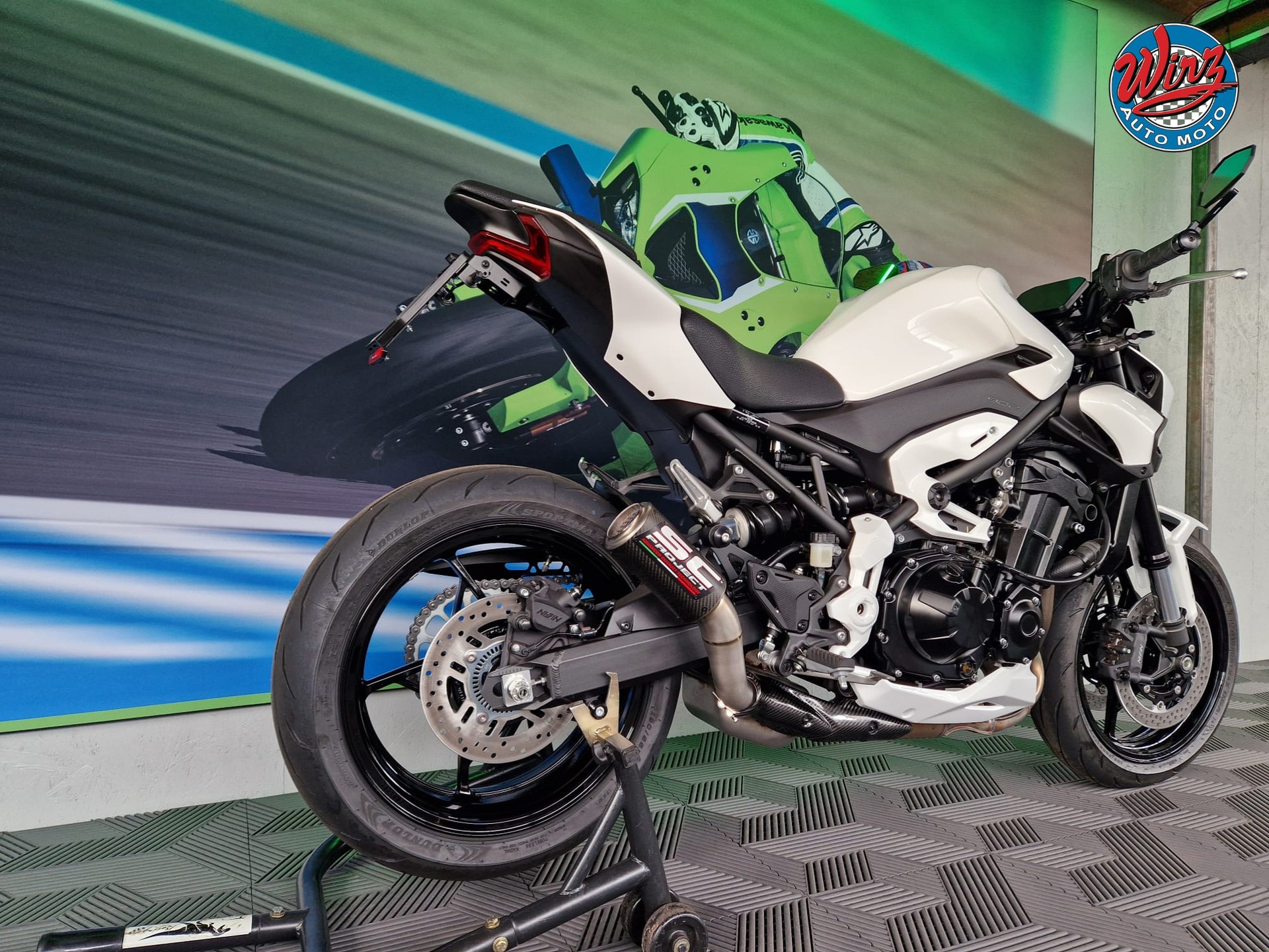 KAWASAKI Z 900 (35kW) **White Edition an Lager**-image-3