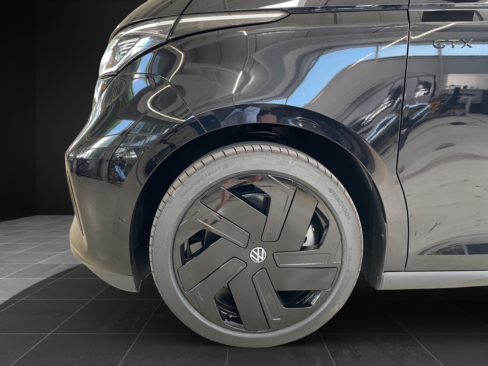 VW ID.Buzz LWB GTX 4 Motion-image-13