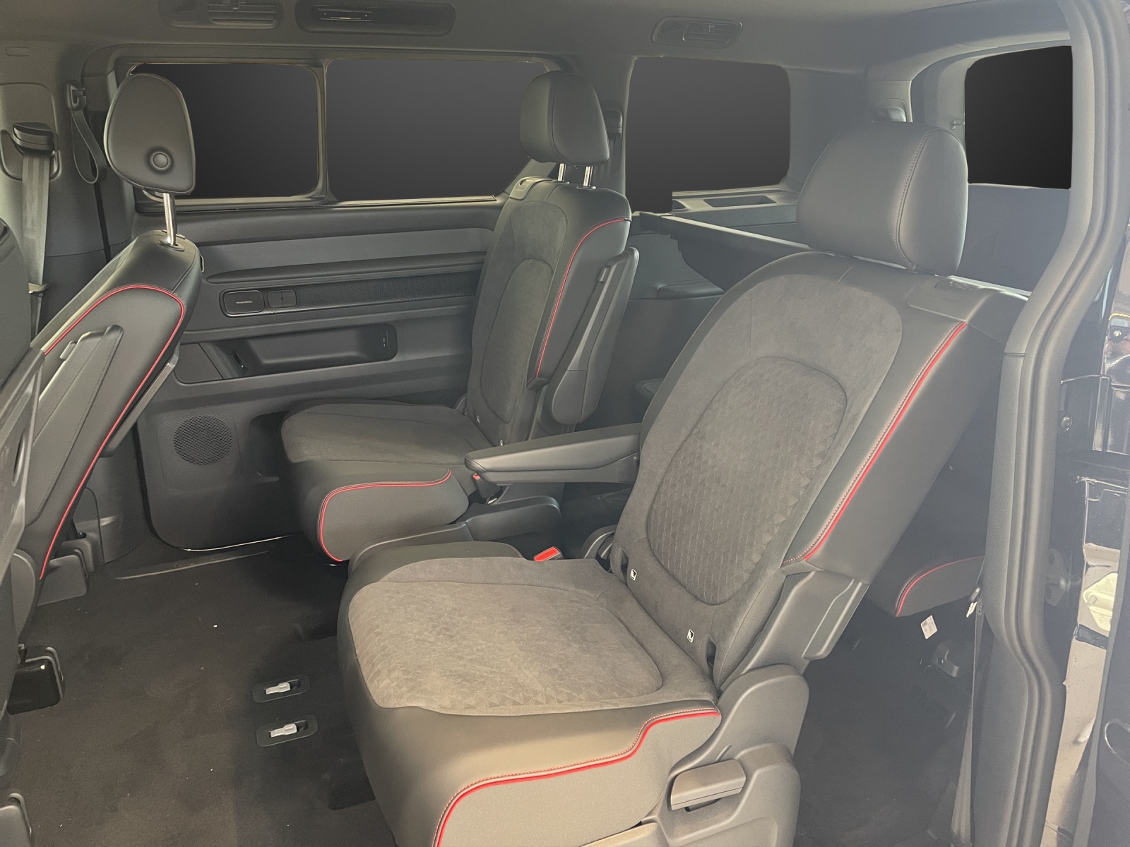 VW ID.Buzz LWB GTX 4 Motion-image-8