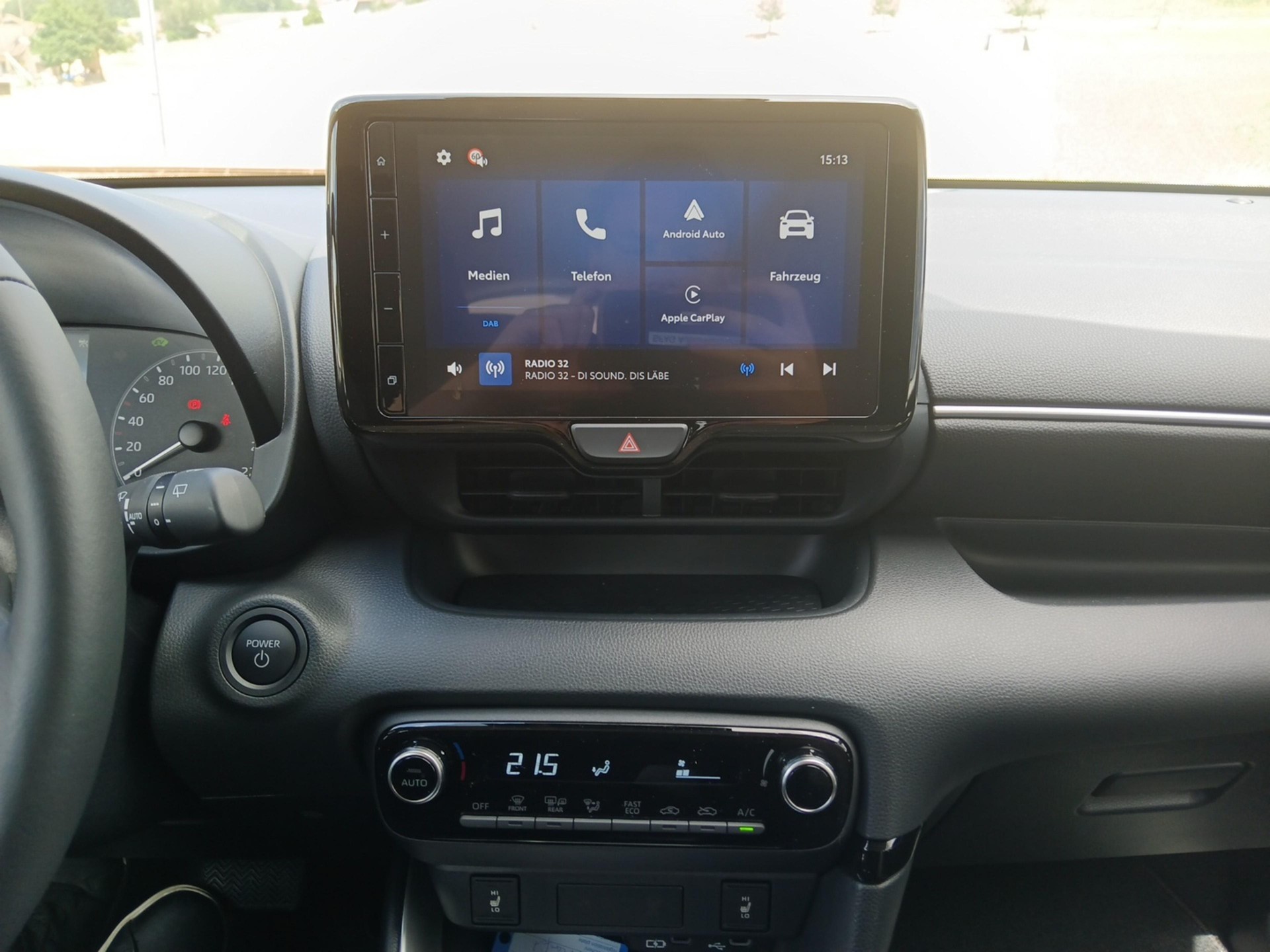 TOYOTA Yaris 1.5 VVT-i HSD Comfort-image-13