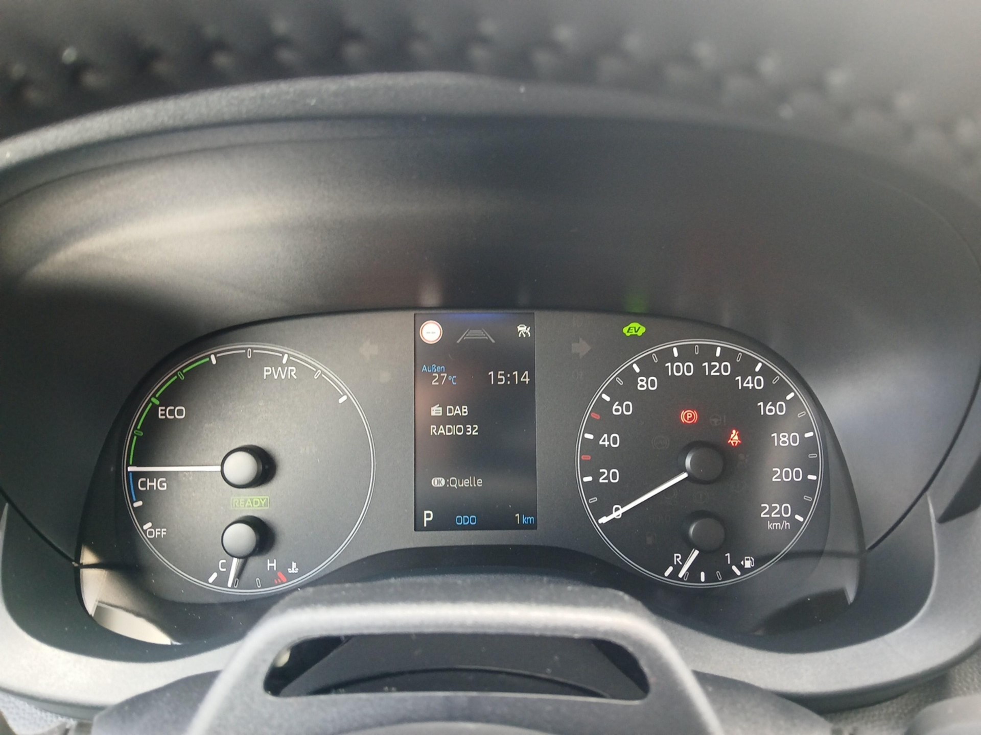TOYOTA Yaris 1.5 VVT-i HSD Comfort-image-14