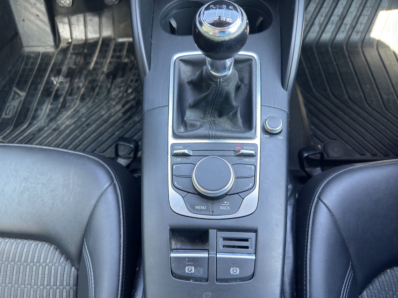 AUDI A3 Sportback 2.0 TDI Ambiente quattro-image-12