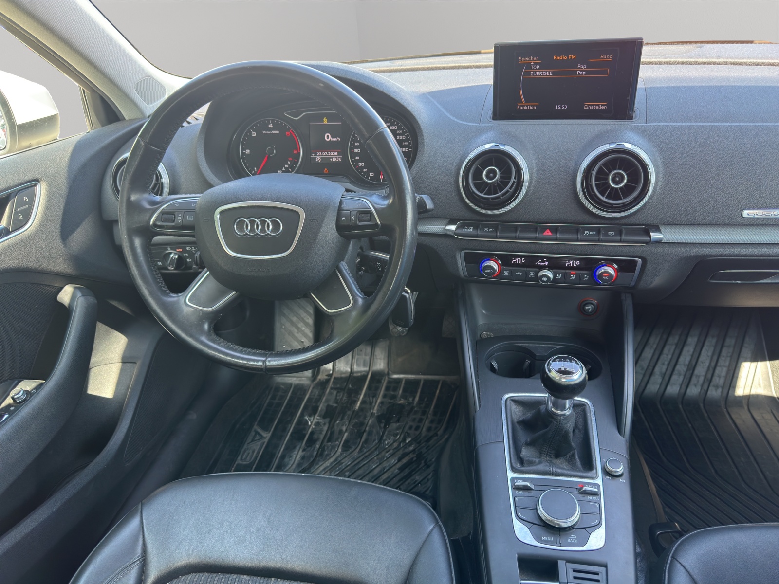 AUDI A3 Sportback 2.0 TDI Ambiente quattro-image-10