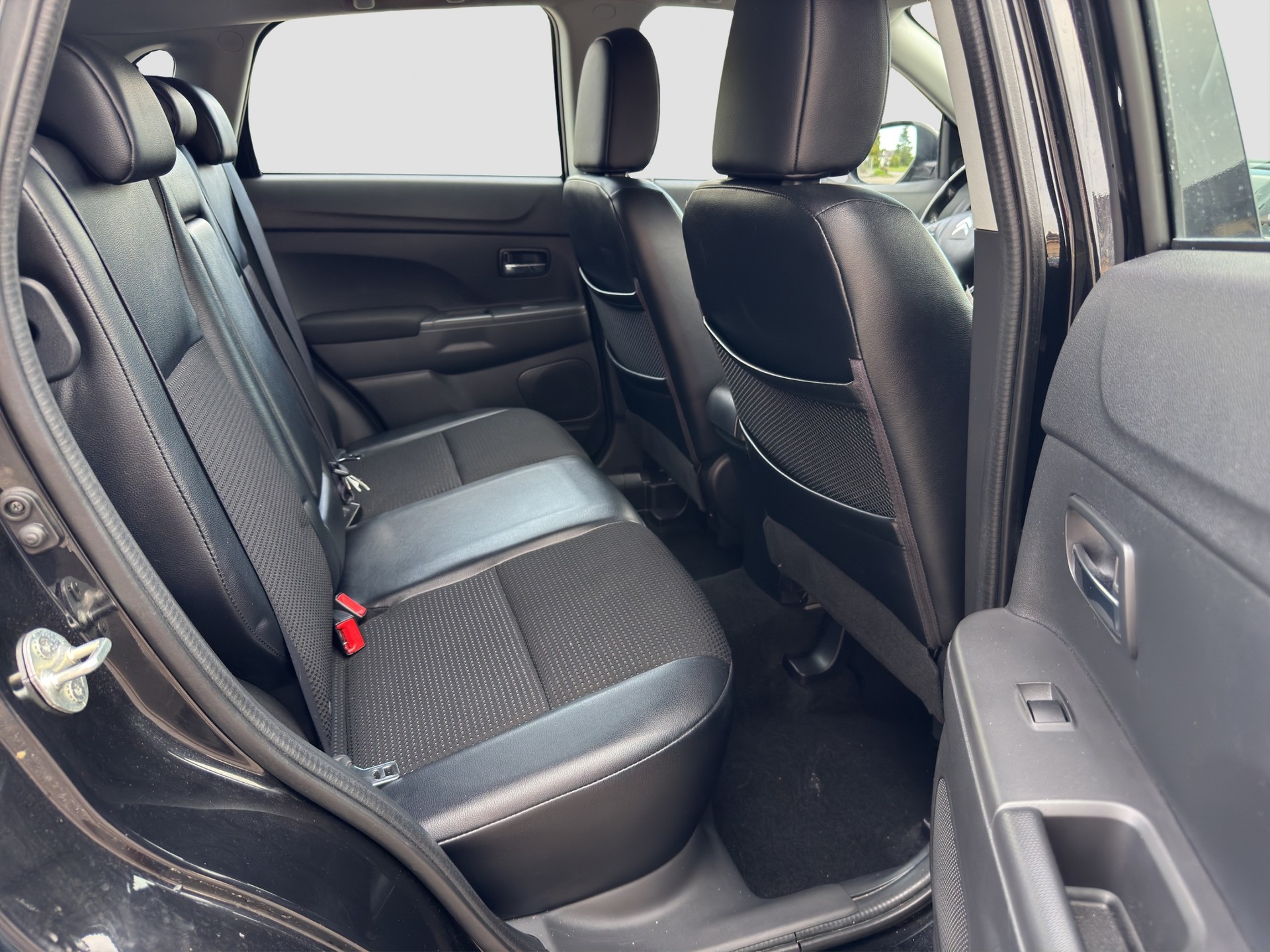 CITROEN C4 Aircross 1.6 HDi Black Top 4WD-image-14