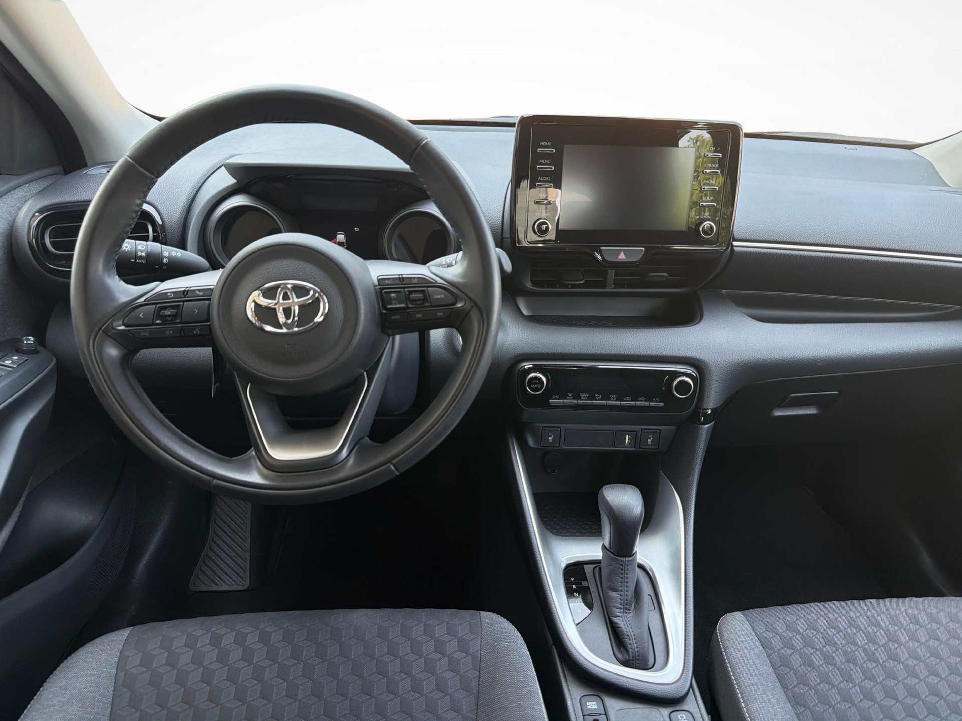 TOYOTA Yaris 1.5 VVT-i HSD Trend-image-8