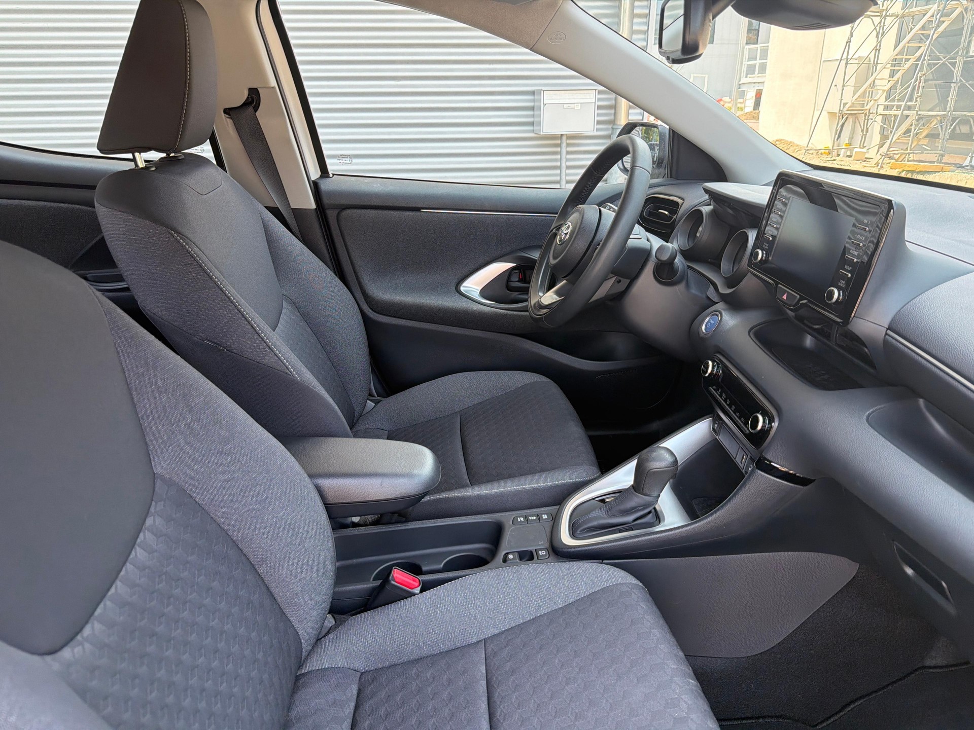 TOYOTA Yaris 1.5 VVT-i HSD Trend-image-9