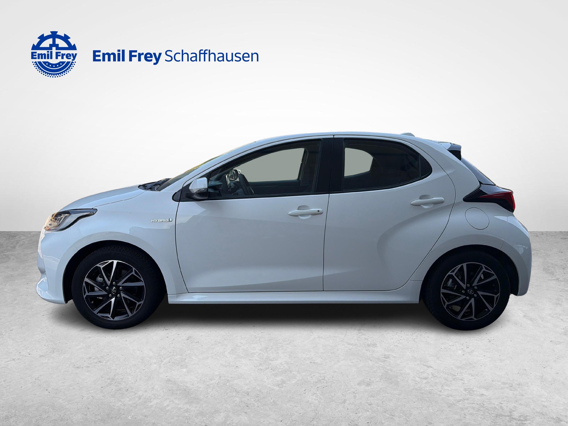TOYOTA Yaris 1.5 VVT-i HSD Trend-image-1