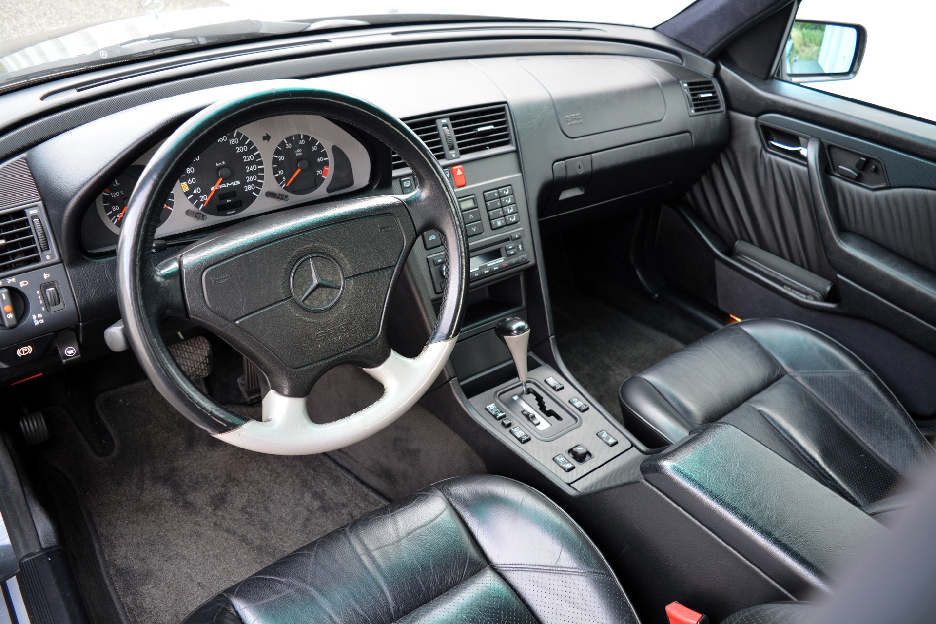 MERCEDES-BENZ C 36 AMG-image-10