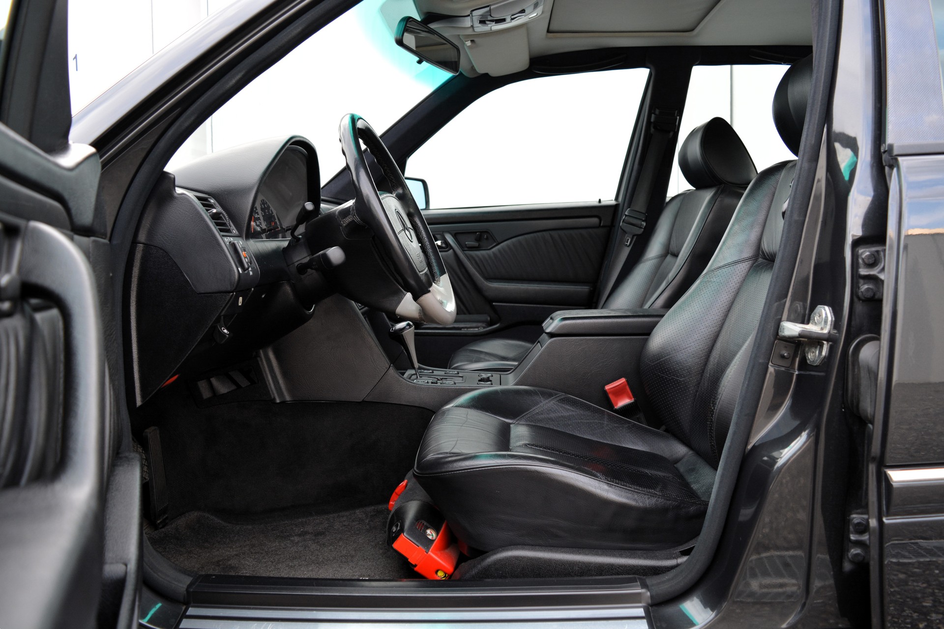 MERCEDES-BENZ C 36 AMG-image-11