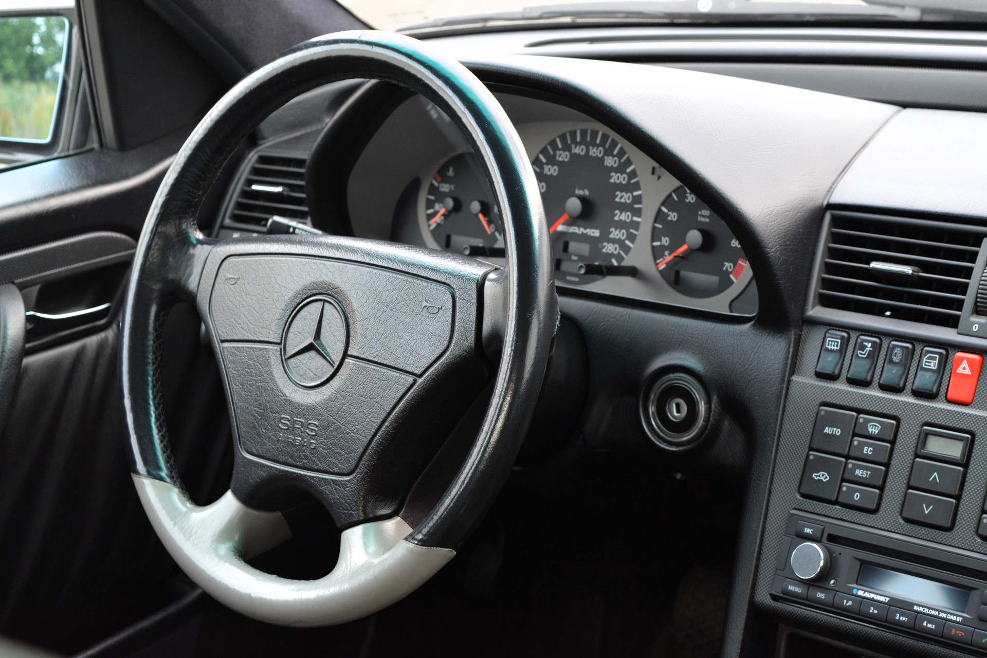 MERCEDES-BENZ C 36 AMG-image-19