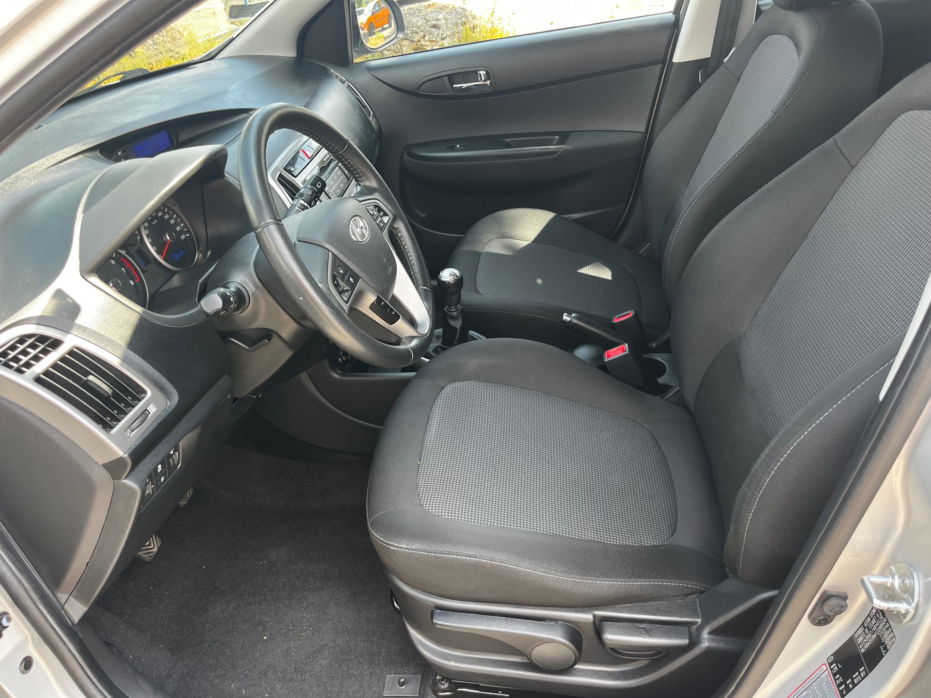 HYUNDAI i20 1.2 GO!-image-15