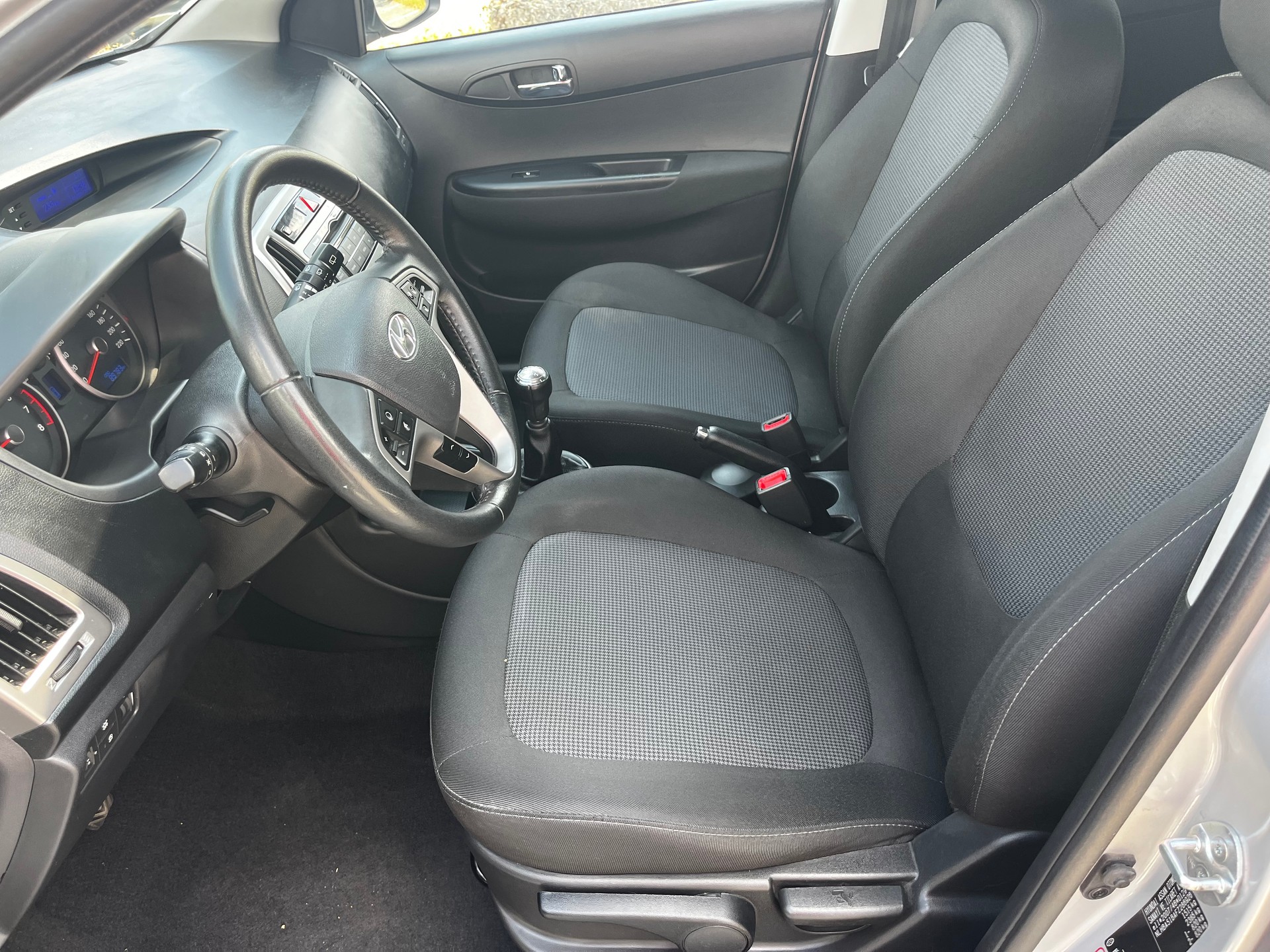 HYUNDAI i20 1.2 GO!-image-14
