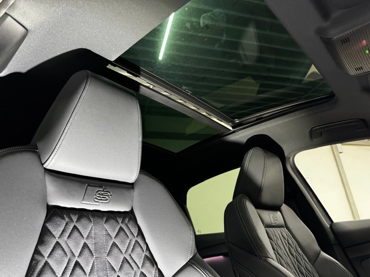 AUDI Q4 e-tron 55 S-Line quattro Black-Optik 340PS / AHK / Wärmepumpe-image-10