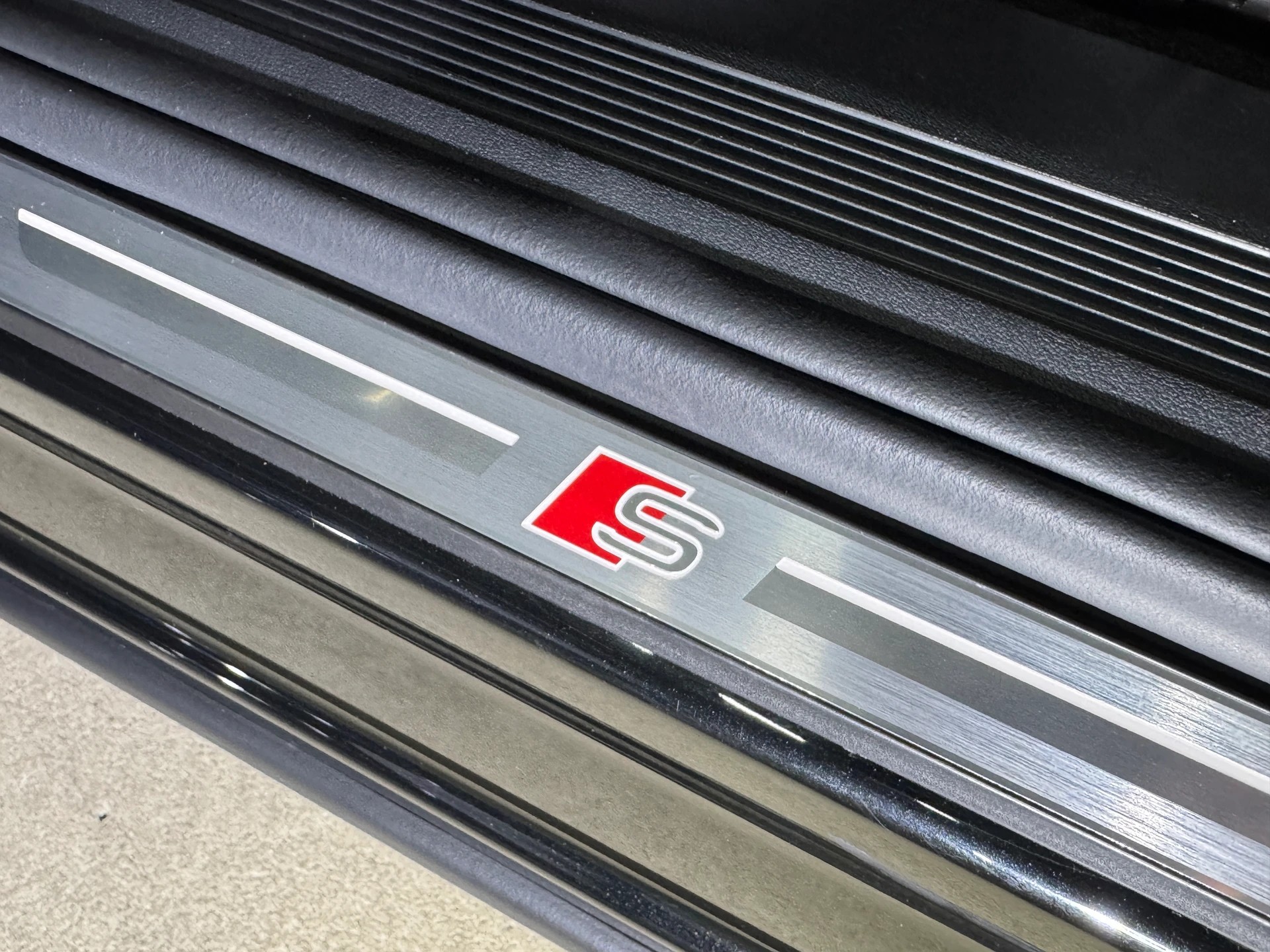 AUDI Q4 e-tron 55 S-Line quattro Black-Optik 340PS / AHK / Wärmepumpe-image-12