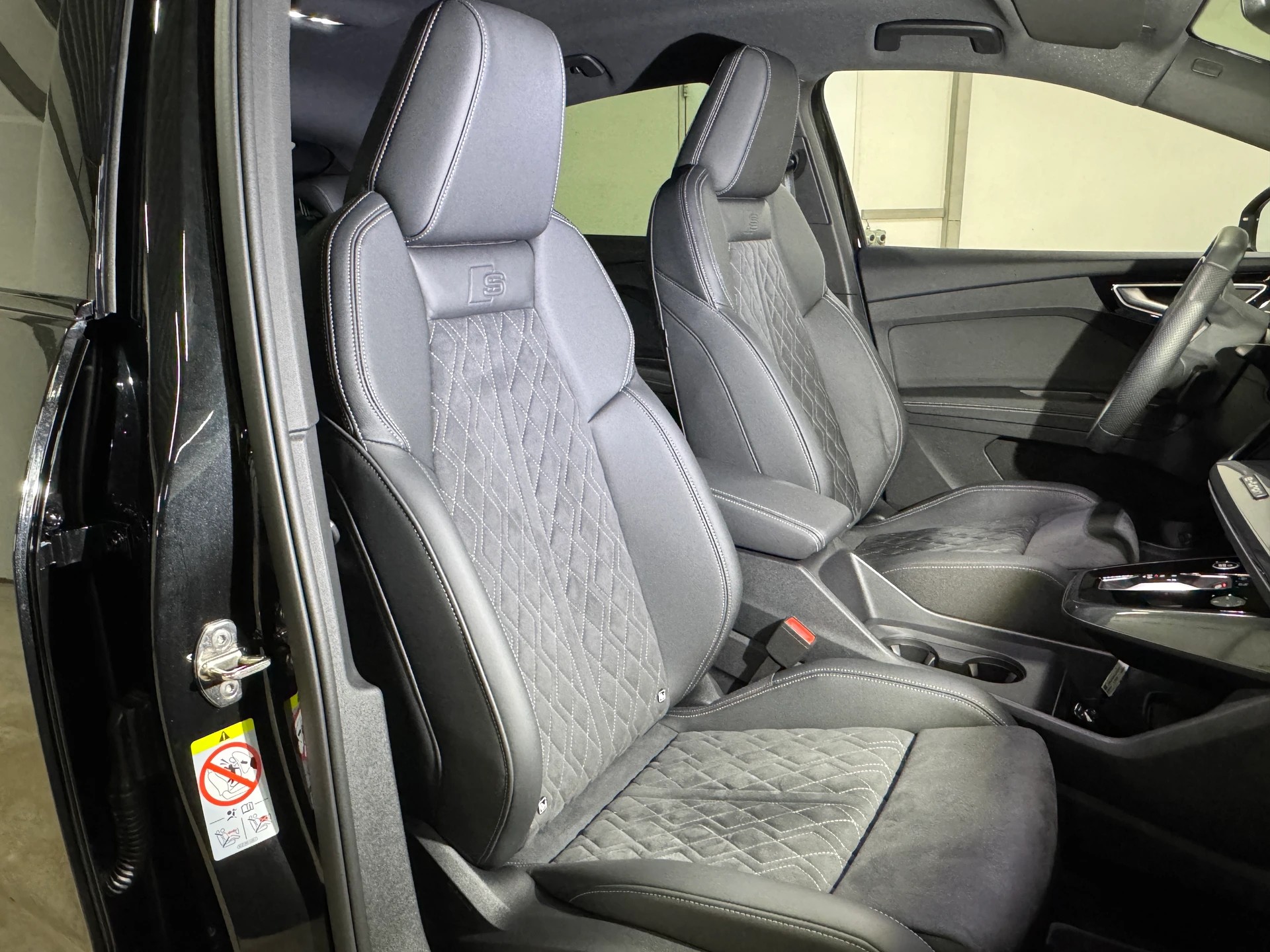 AUDI Q4 e-tron 55 S-Line quattro Black-Optik 340PS / AHK / Wärmepumpe-image-8