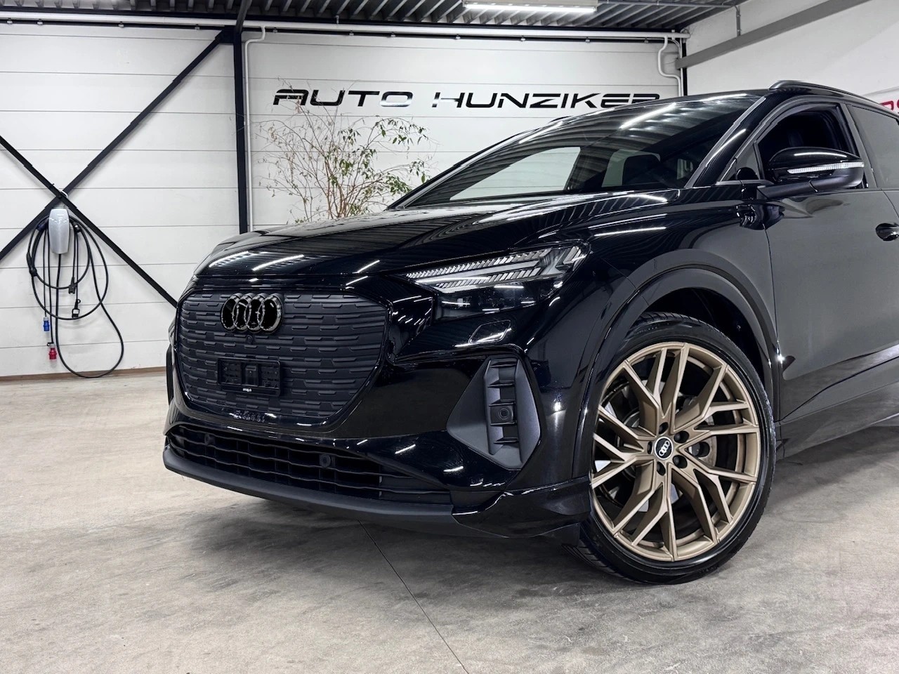 AUDI Q4 e-tron 55 S-Line quattro Black-Optik 340PS / AHK / Wärmepumpe-image-1