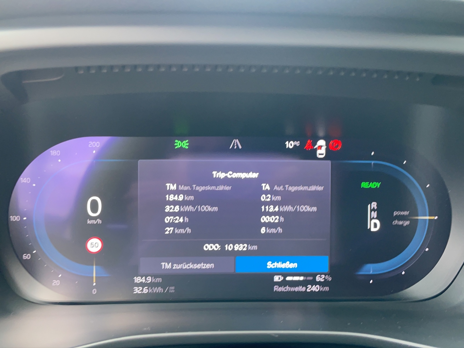 VOLVO XC40 E80 Twin Plus AWD-image-8