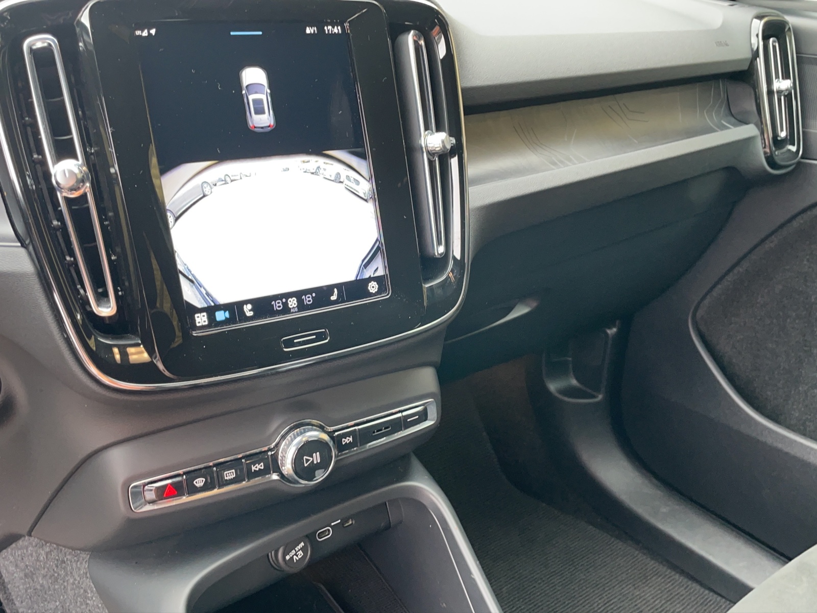 VOLVO XC40 E80 Twin Plus AWD-image-9