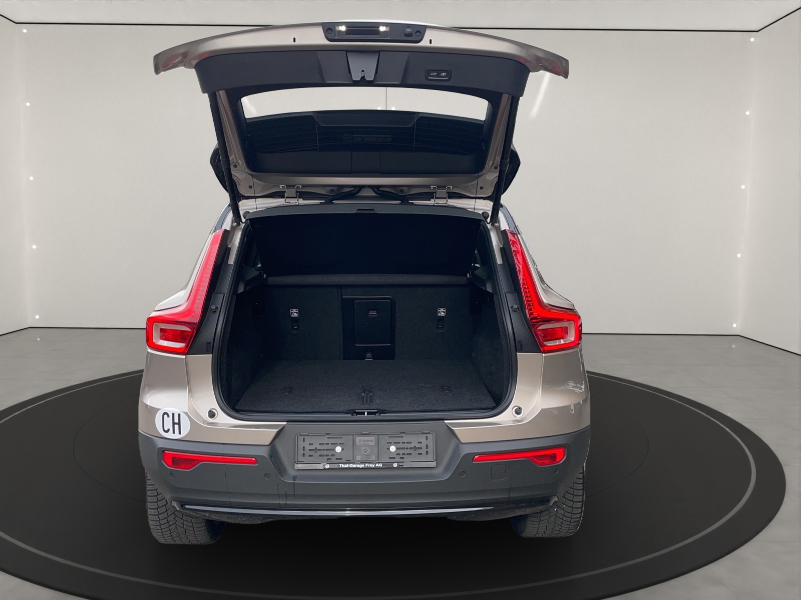 VOLVO XC40 E80 Twin Plus AWD-image-2