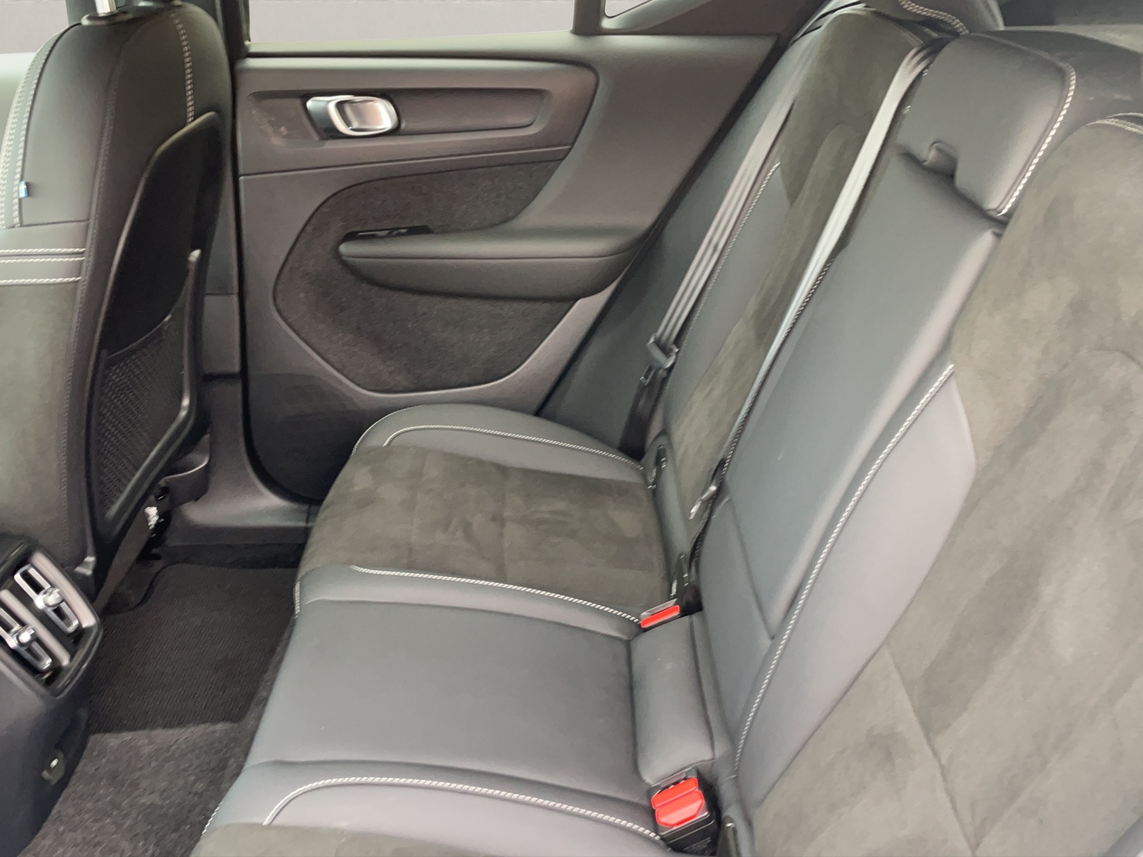VOLVO XC40 E80 Twin Plus AWD-image-4