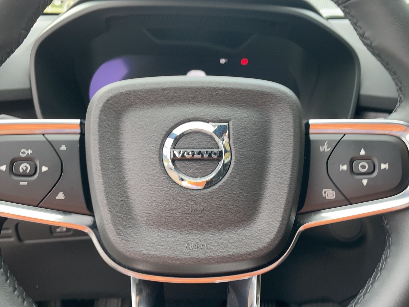 VOLVO XC40 E80 Twin Plus AWD-image-10