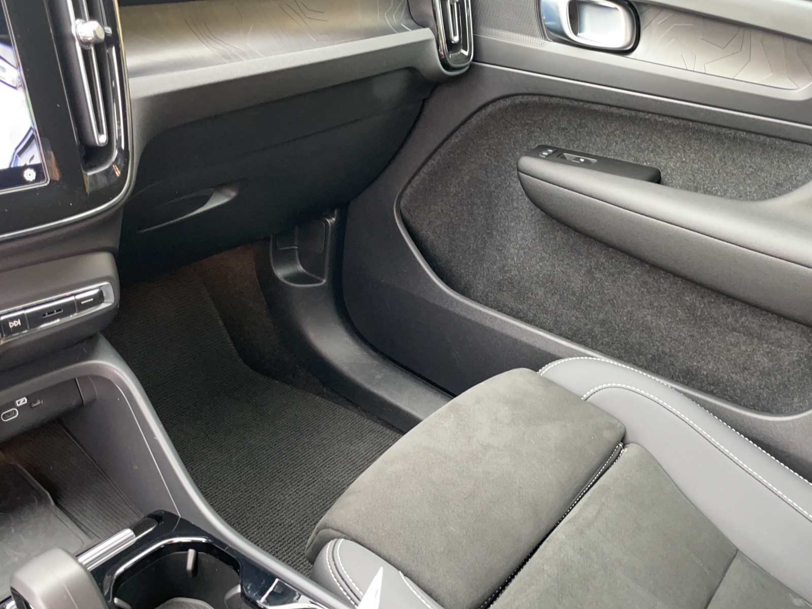 VOLVO XC40 E80 Twin Plus AWD-image-7
