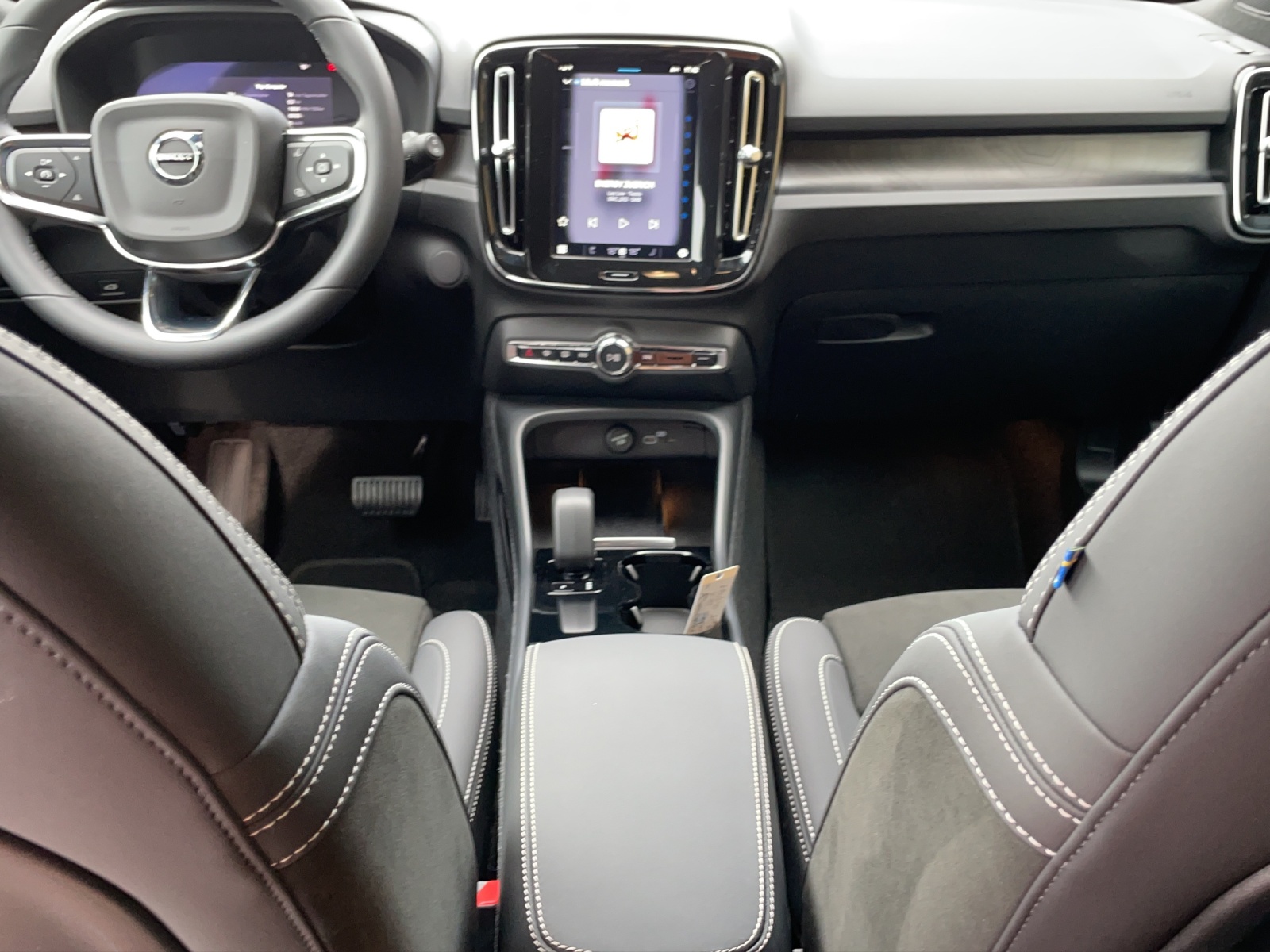 VOLVO XC40 E80 Twin Plus AWD-image-5