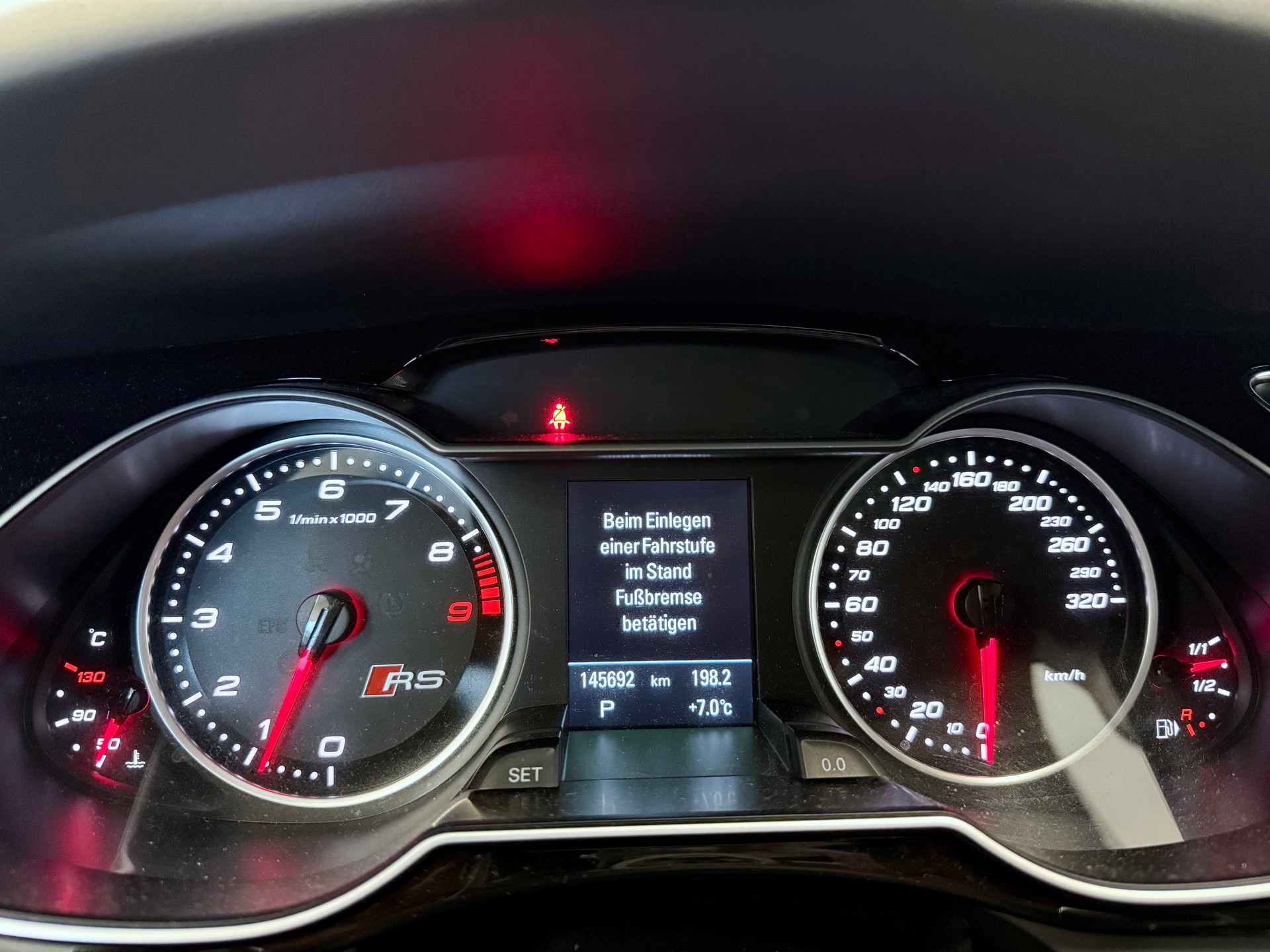 AUDI RS4 Avant 4.2 FSI V8 quattro S-tronic-image-23