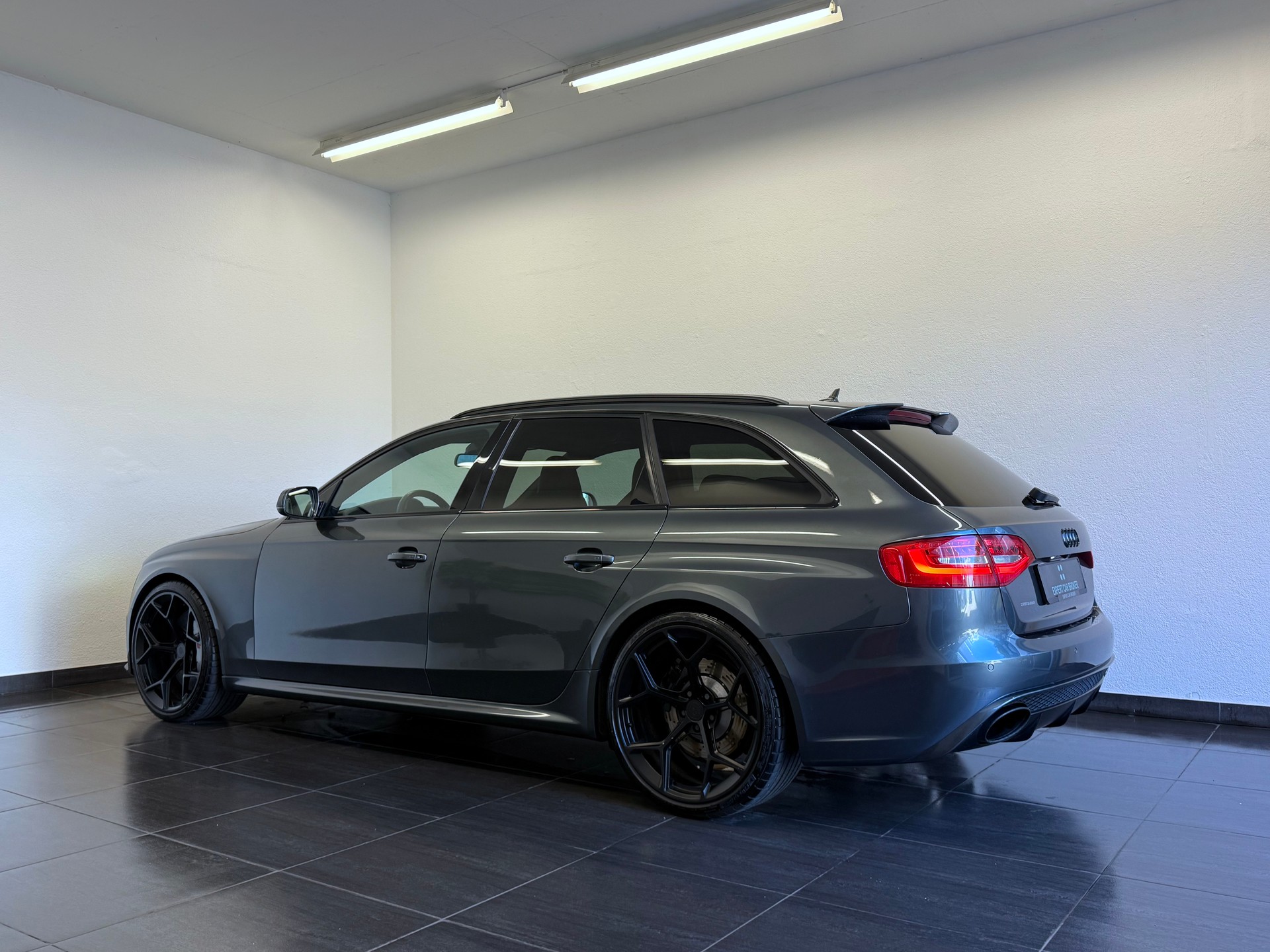 AUDI RS4 Avant 4.2 FSI V8 quattro S-tronic-image-7