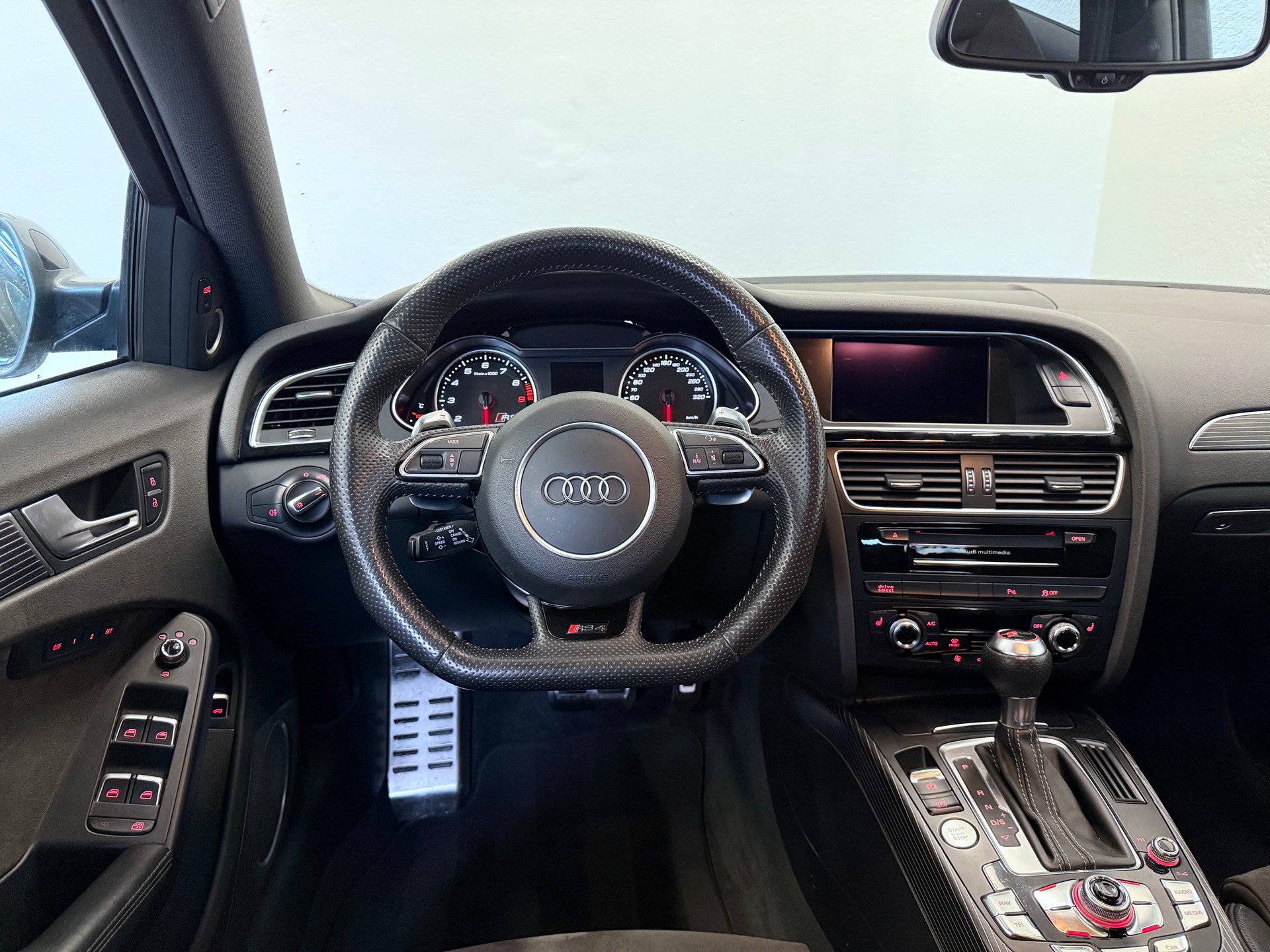 AUDI RS4 Avant 4.2 FSI V8 quattro S-tronic-image-19
