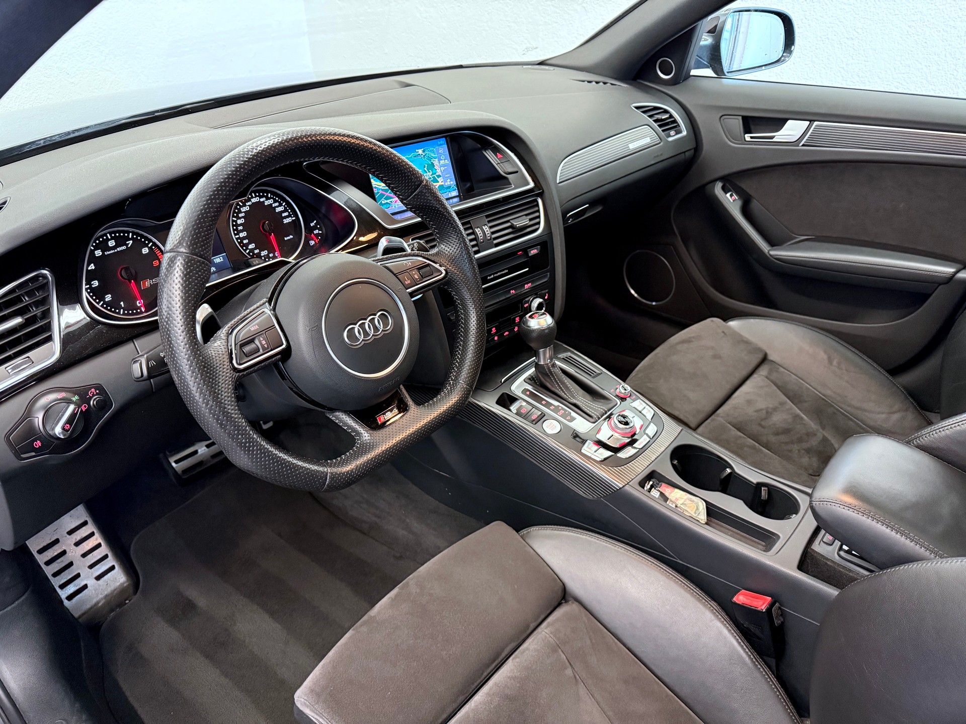AUDI RS4 Avant 4.2 FSI V8 quattro S-tronic-image-12
