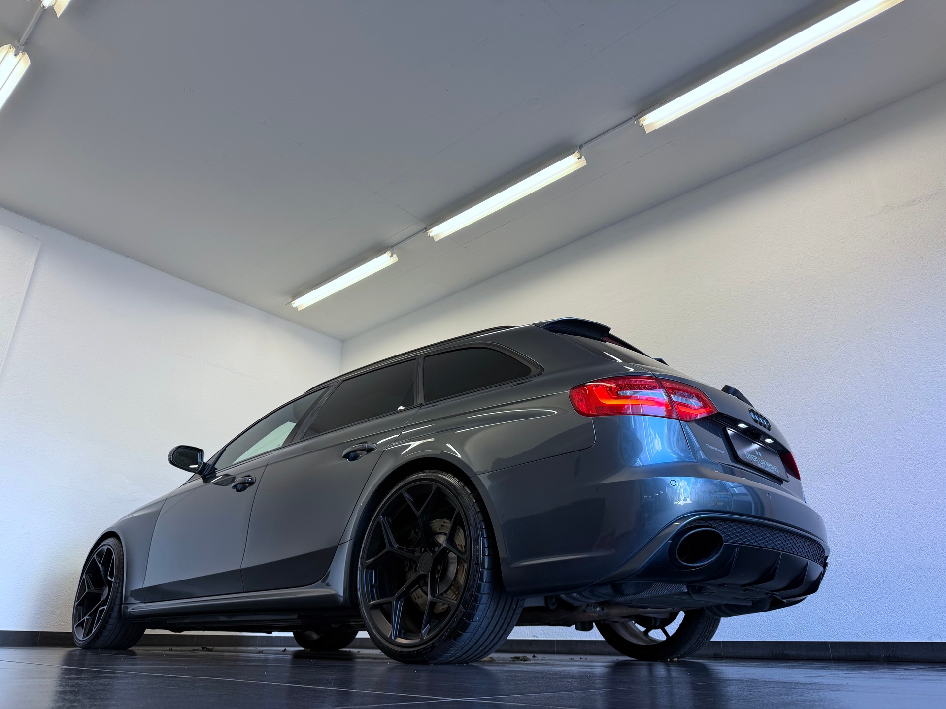 AUDI RS4 Avant 4.2 FSI V8 quattro S-tronic-image-8