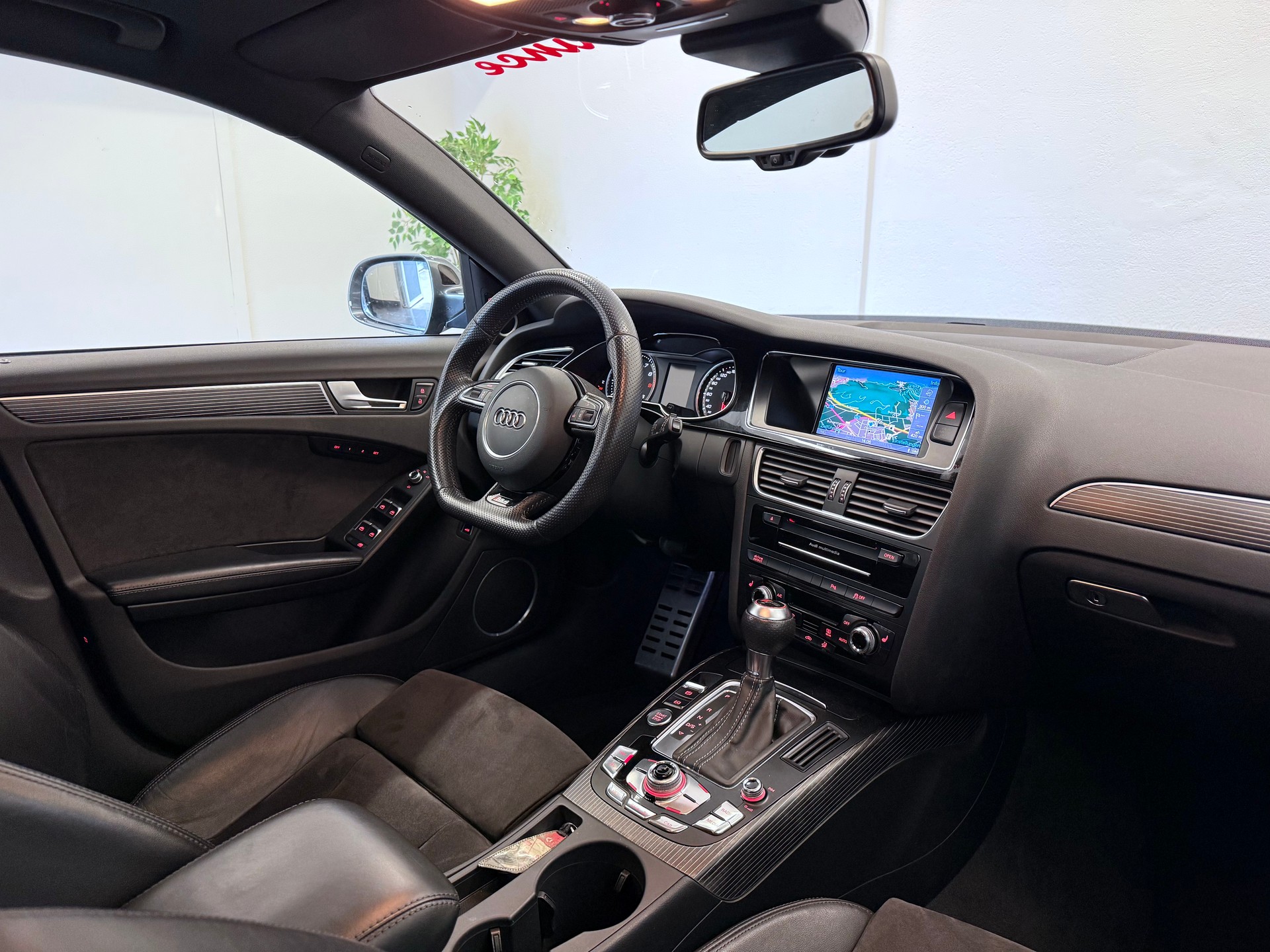 AUDI RS4 Avant 4.2 FSI V8 quattro S-tronic-image-22
