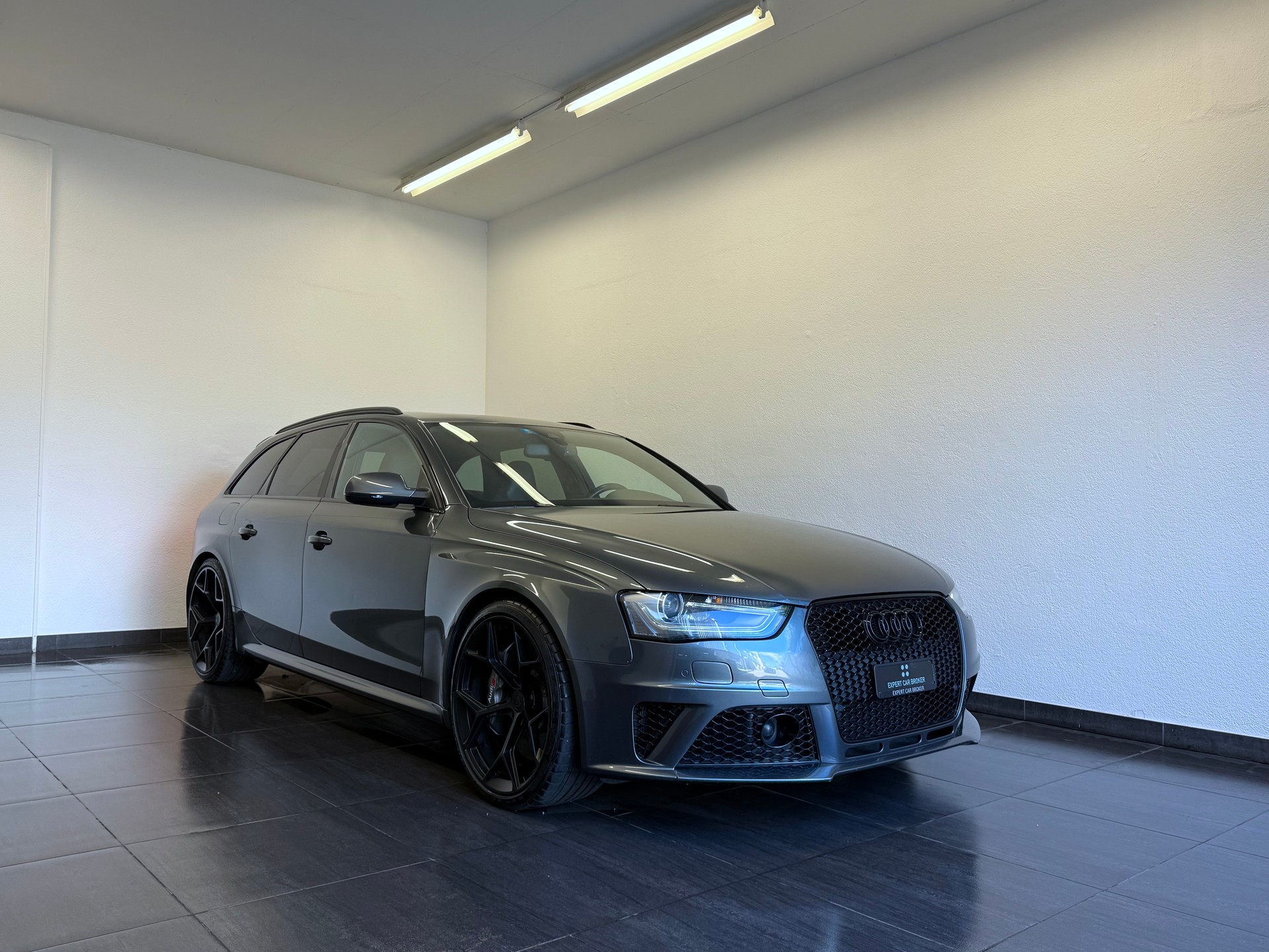 AUDI RS4 Avant 4.2 FSI V8 quattro S-tronic-showroom-element-1