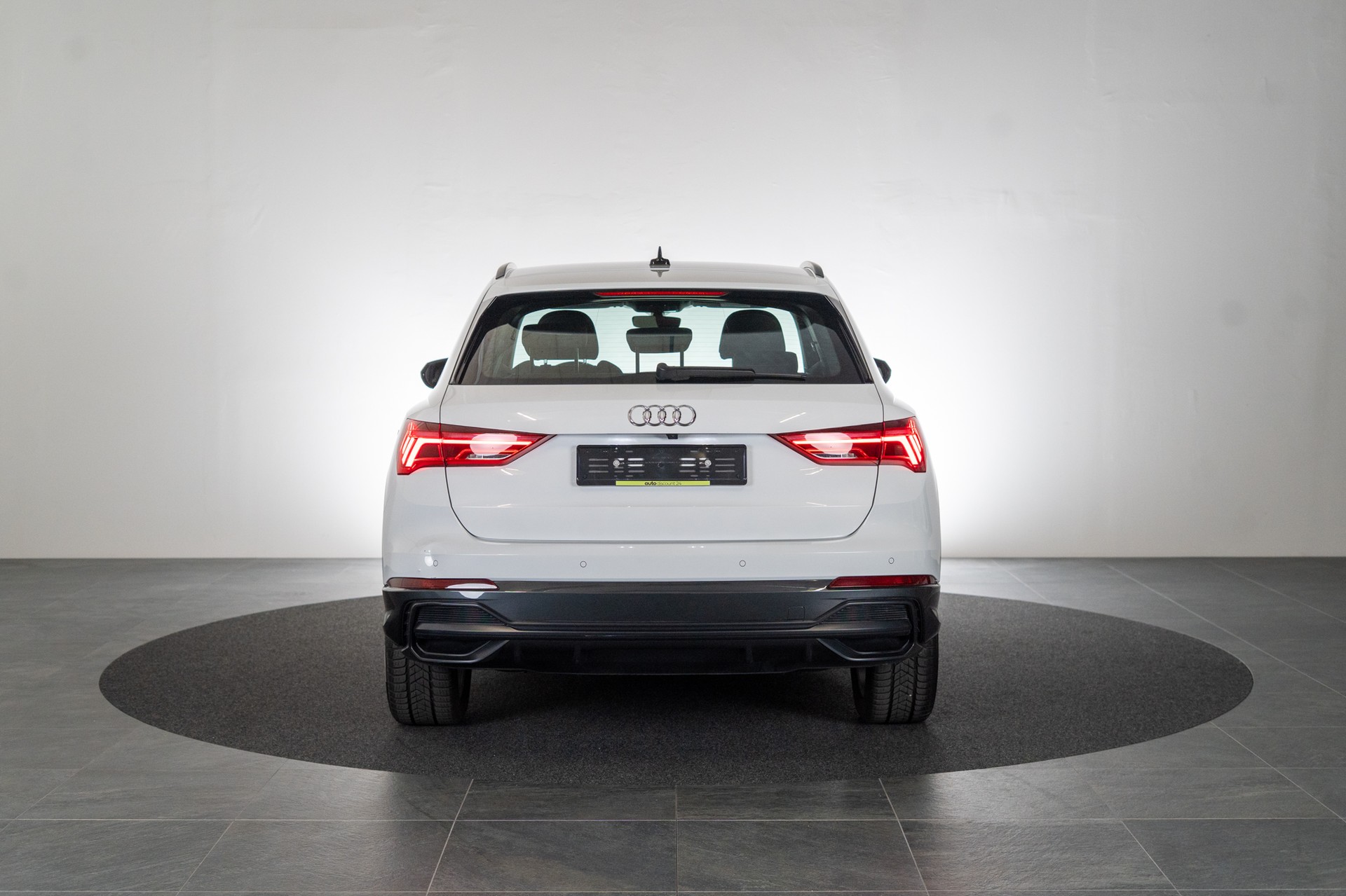 AUDI Q3 1.5 35 TFSI S line S-Tronic / CH-Fahrzeug / Rückfahrkamera / S-Line-image-4