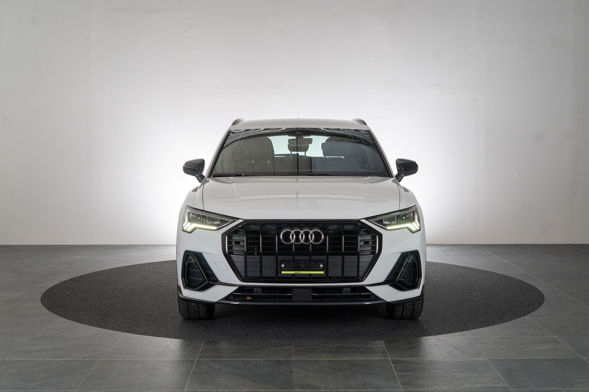 AUDI Q3 1.5 35 TFSI S line S-Tronic / CH-Fahrzeug / Rückfahrkamera / S-Line-image-1