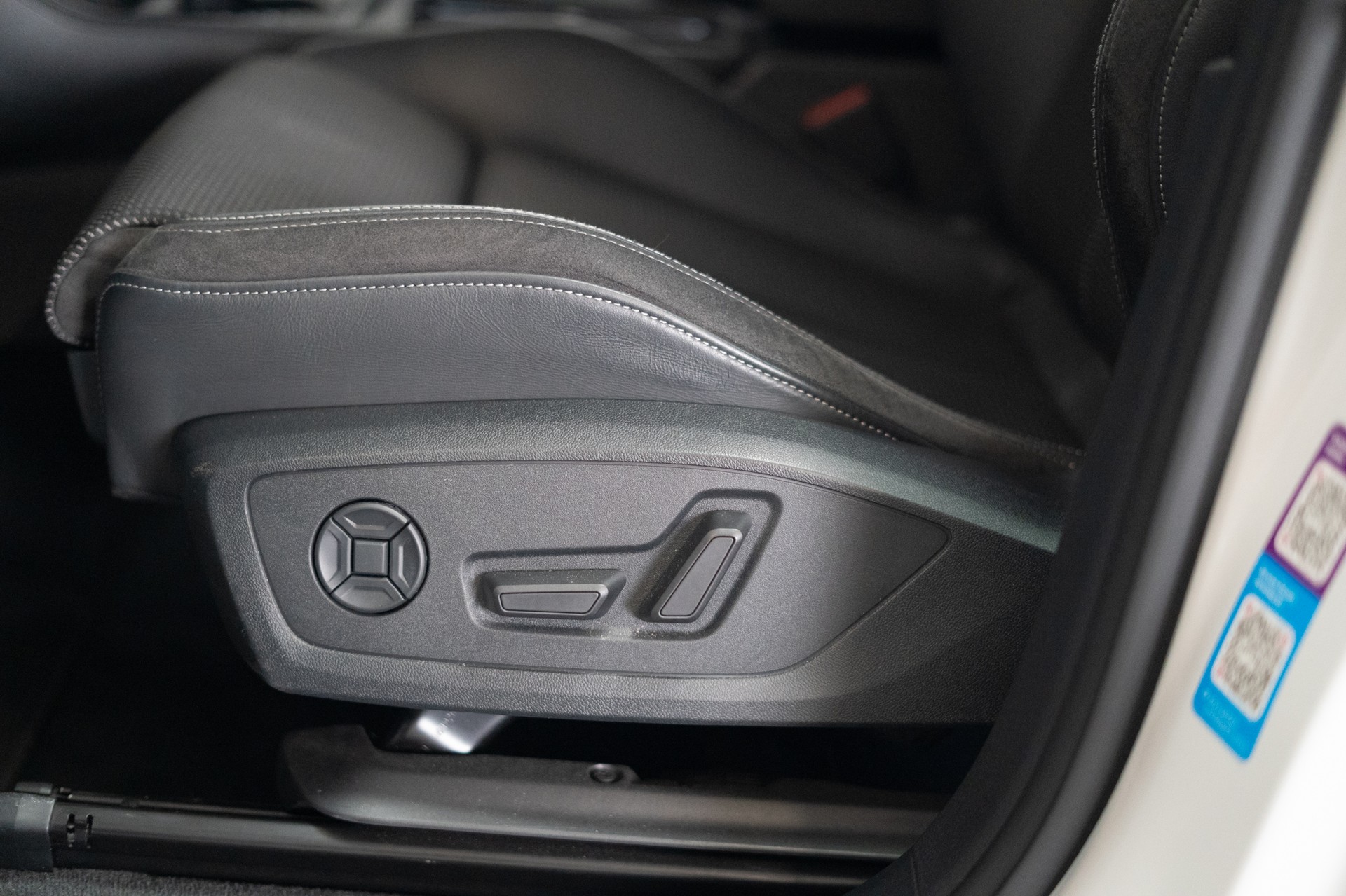 AUDI Q3 1.5 35 TFSI S line S-Tronic / CH-Fahrzeug / Rückfahrkamera / S-Line-image-10