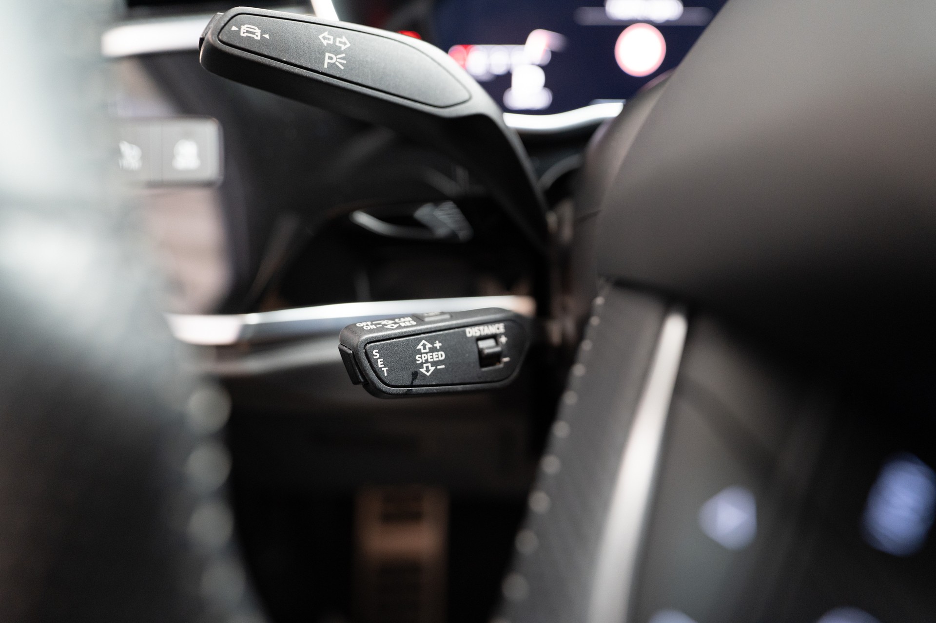 AUDI Q3 1.5 35 TFSI S line S-Tronic / CH-Fahrzeug / Rückfahrkamera / S-Line-image-21