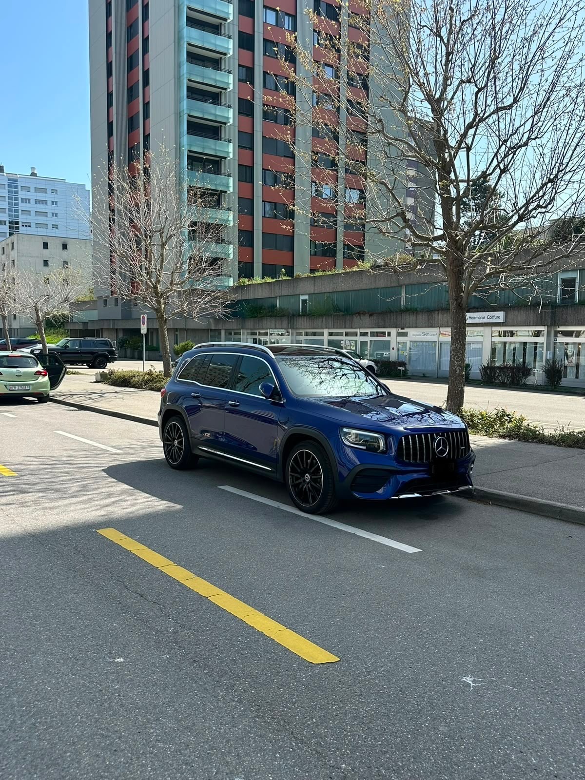 MERCEDES-BENZ GLB 250 AMG Line 4matic 8G-Tronic-image-4