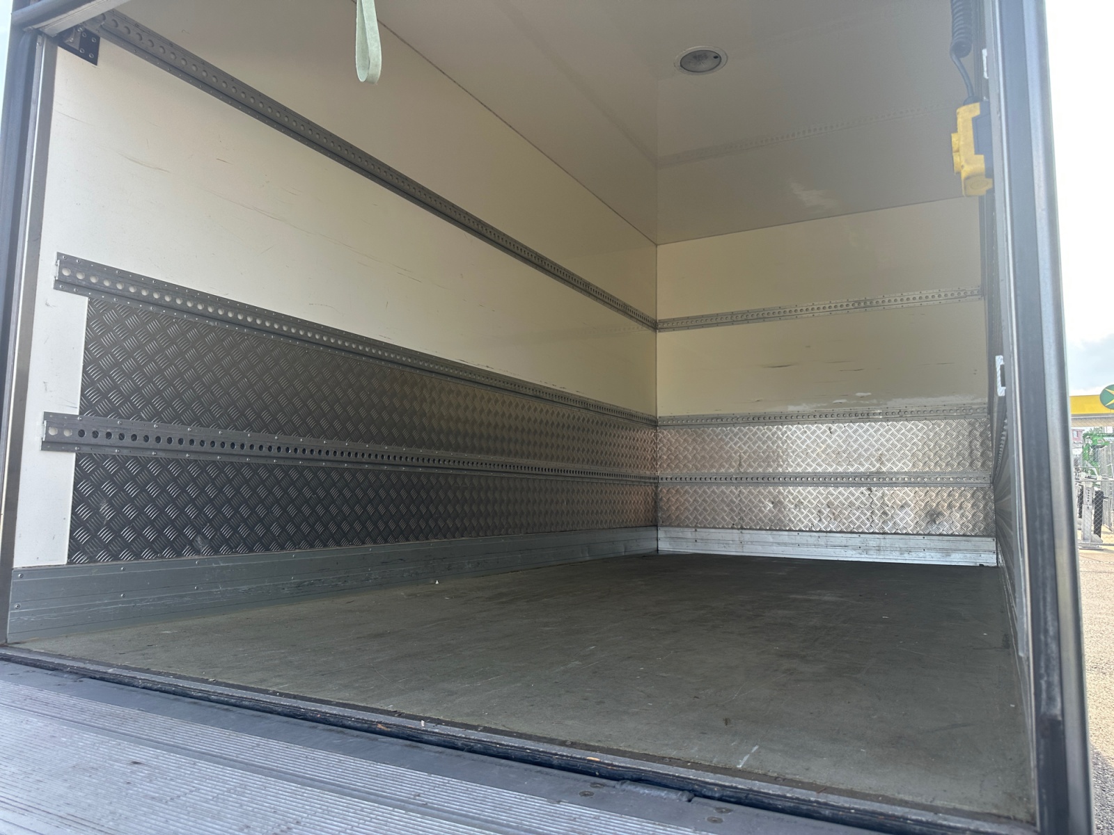 RENAULT T35d ci 150 Koffer Hebebühne-image-11