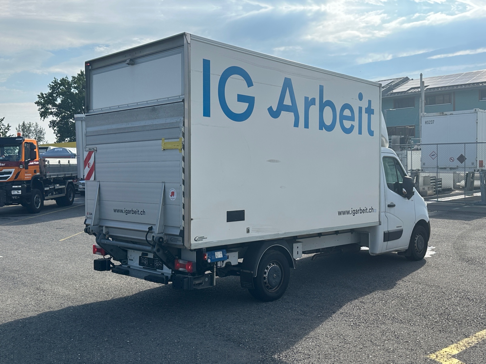 RENAULT T35d ci 150 Koffer Hebebühne-image-3