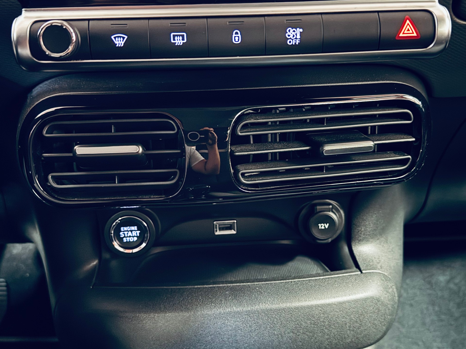 CITROEN C4 Cactus 1.2 Pure Tech Shine-image-21