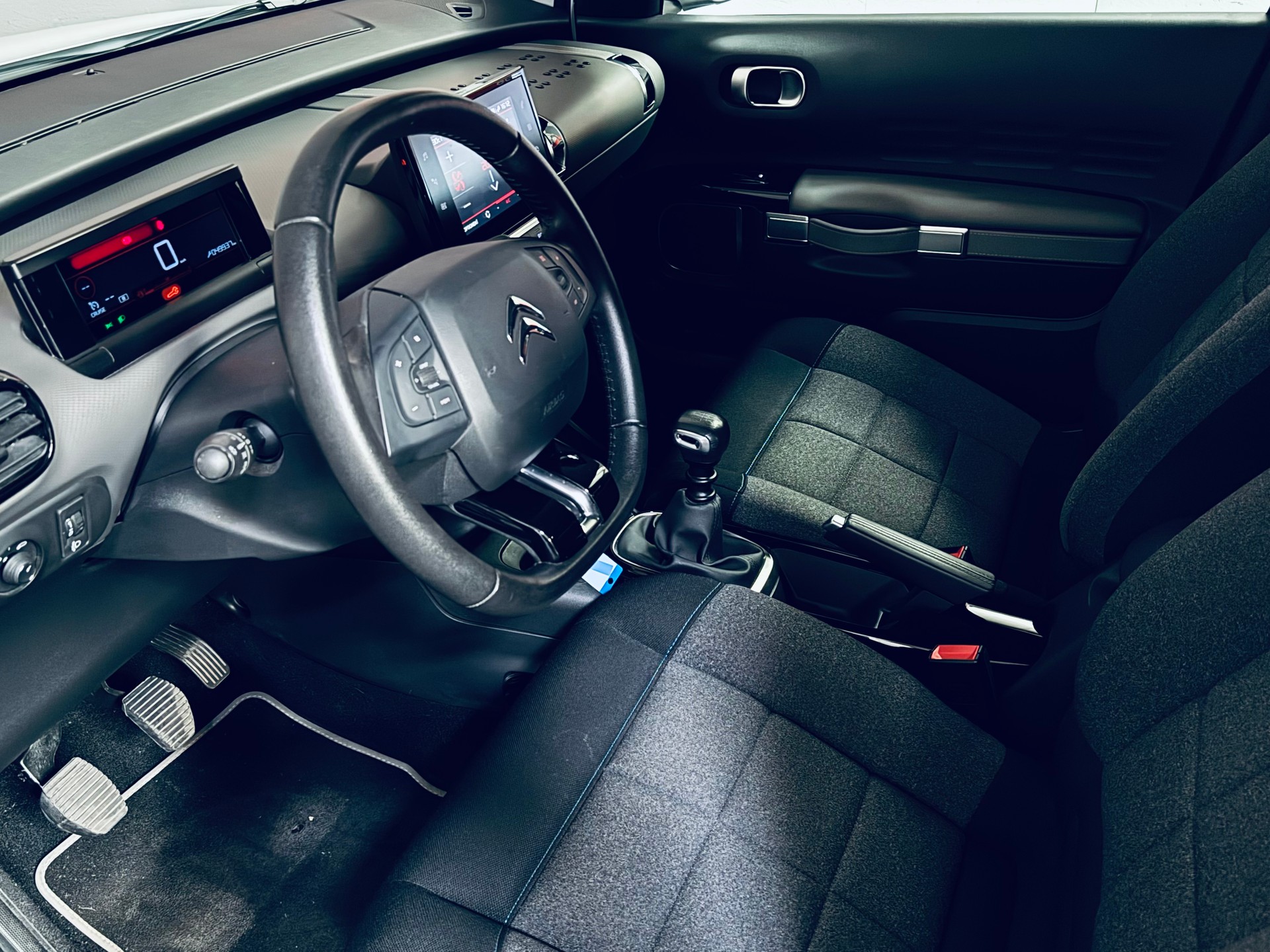 CITROEN C4 Cactus 1.2 Pure Tech Shine-image-11