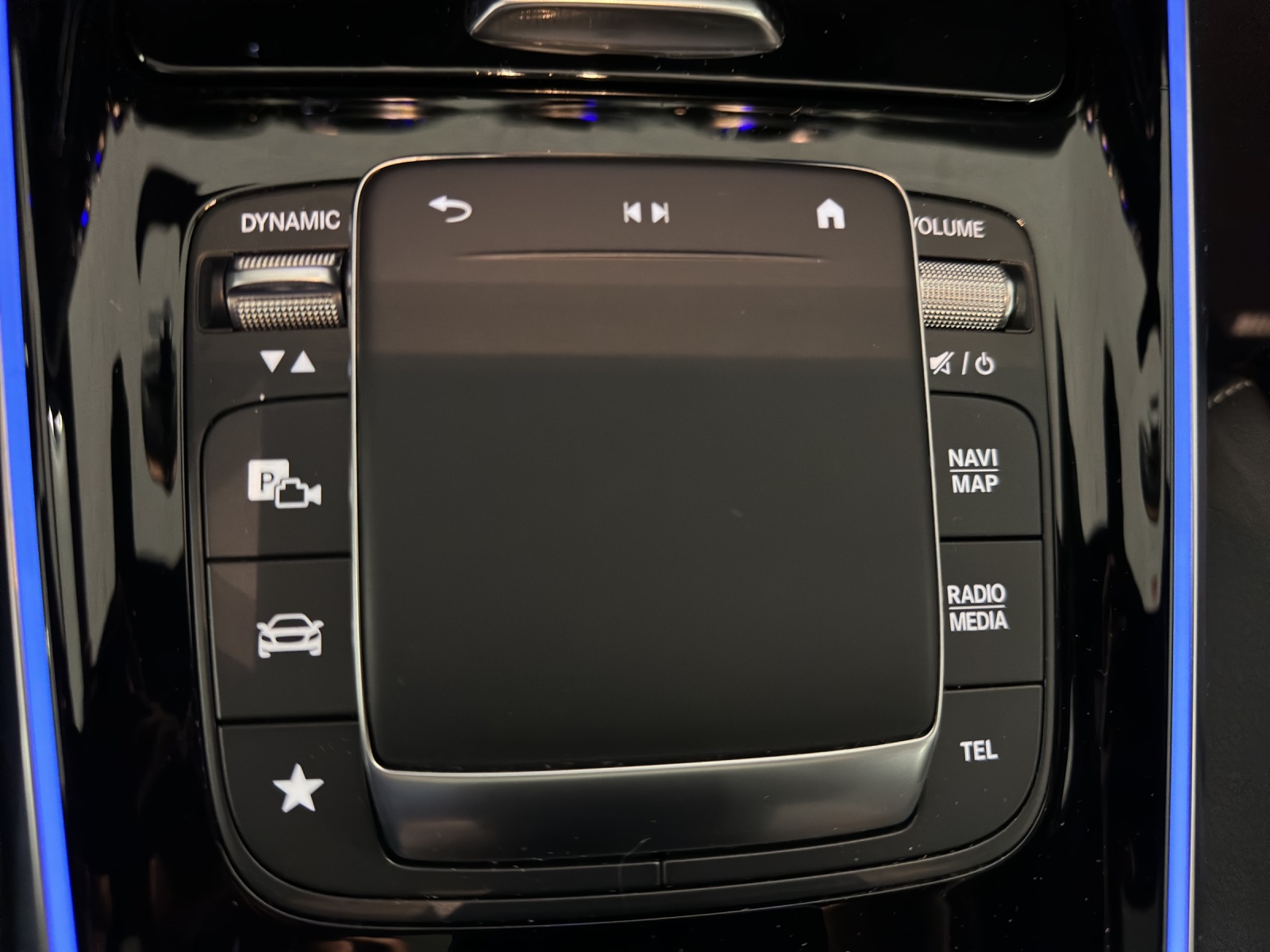 MERCEDES-BENZ GLA 250e AMG Line 8G-DCT-image-15