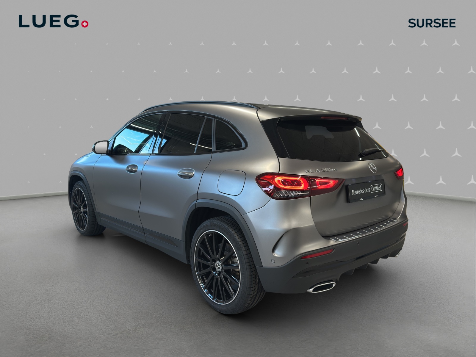 MERCEDES-BENZ GLA 250e AMG Line 8G-DCT-image-2